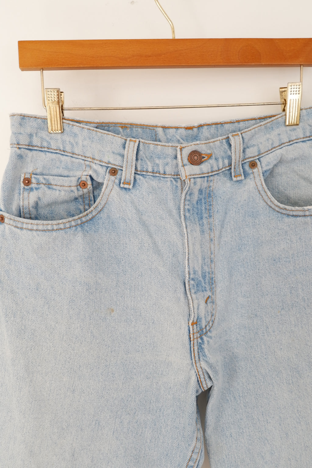 Levis Vintage 550 Light Wash Relaxed Fit Tapered Leg Jeans - 31
