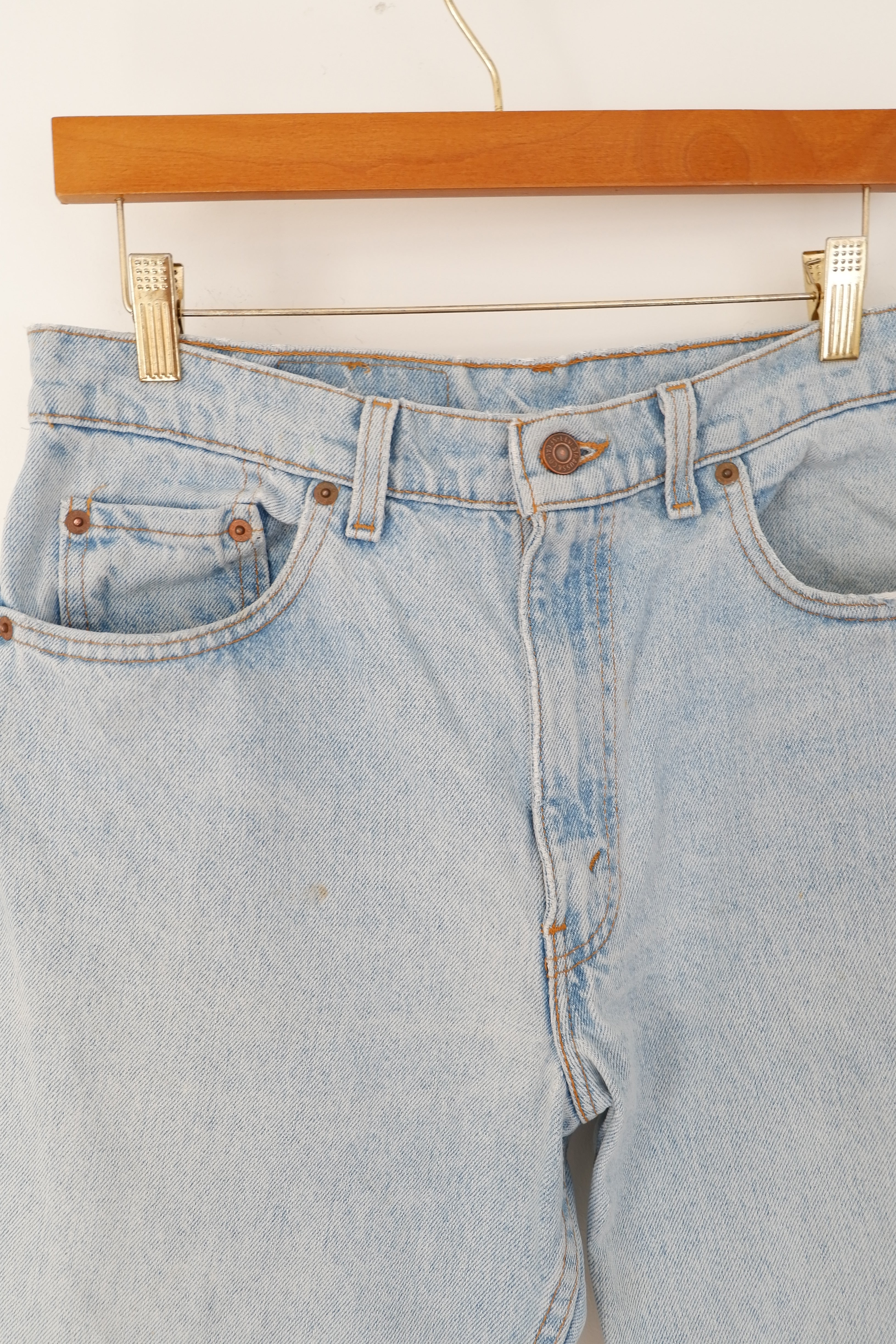 Levis Vintage 550 Light Wash Relaxed Fit Tapered Leg Jeans - 31