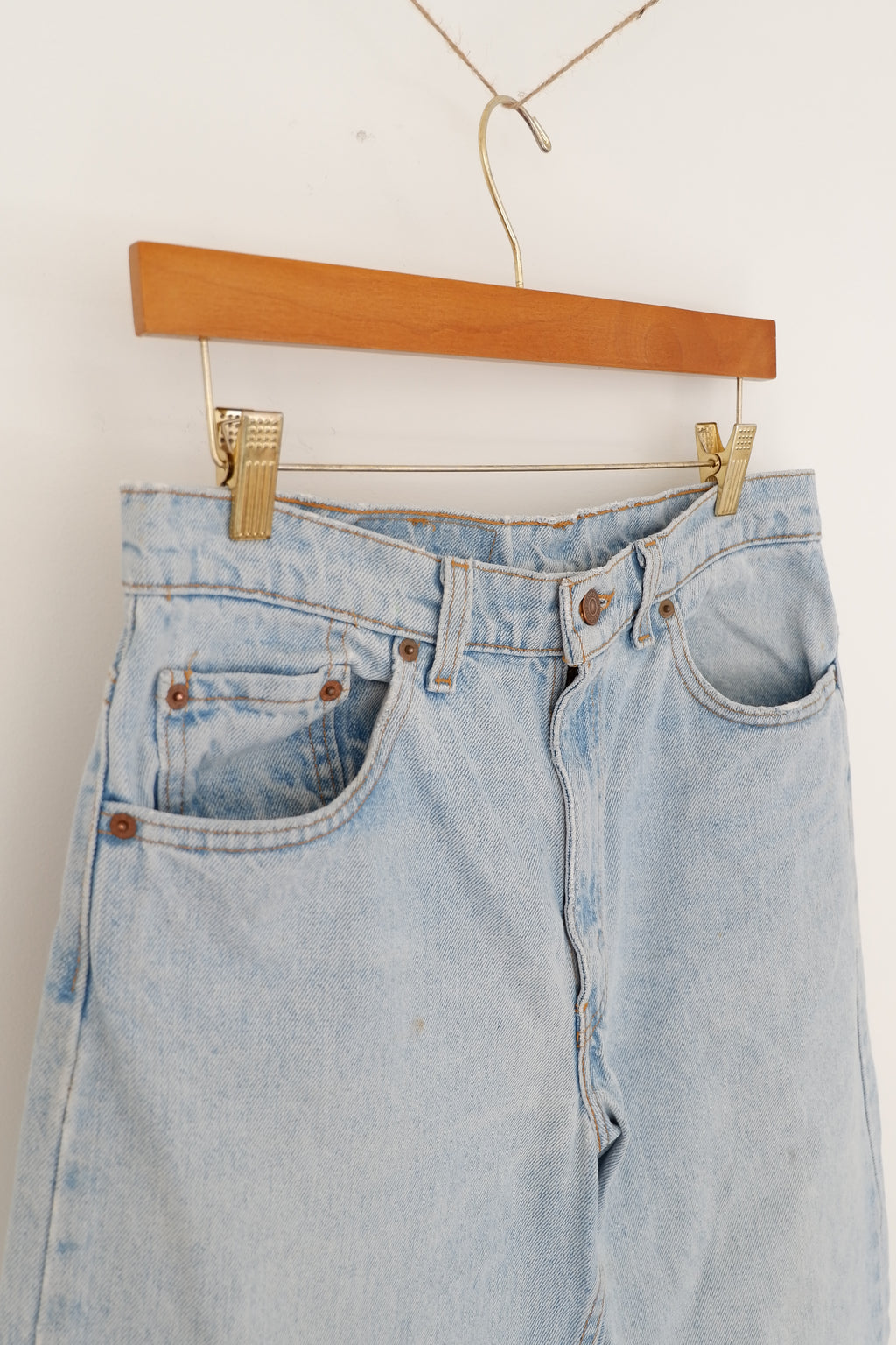 Levis Vintage 550 Light Wash Relaxed Fit Tapered Leg Jeans - 31