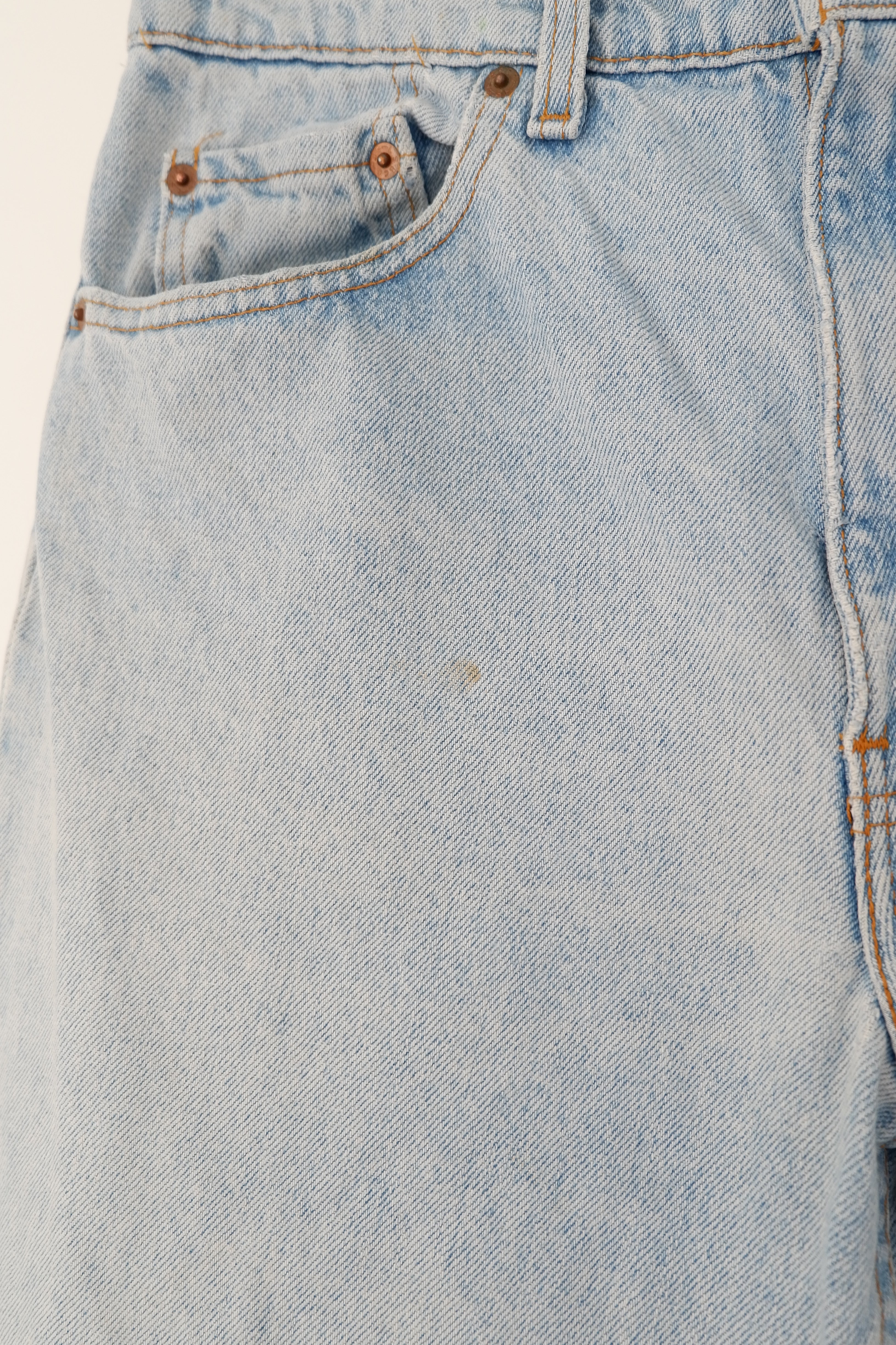 Levis Vintage 550 Light Wash Relaxed Fit Tapered Leg Jeans - 31