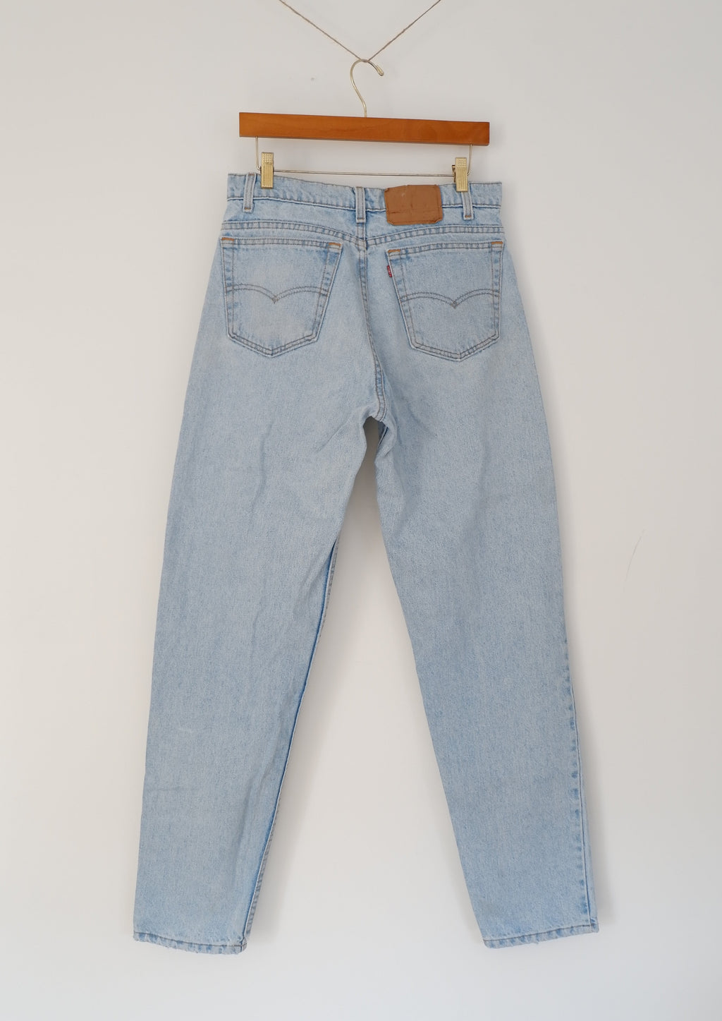 Levis Vintage 550 Light Wash Relaxed Fit Tapered Leg Jeans - 31