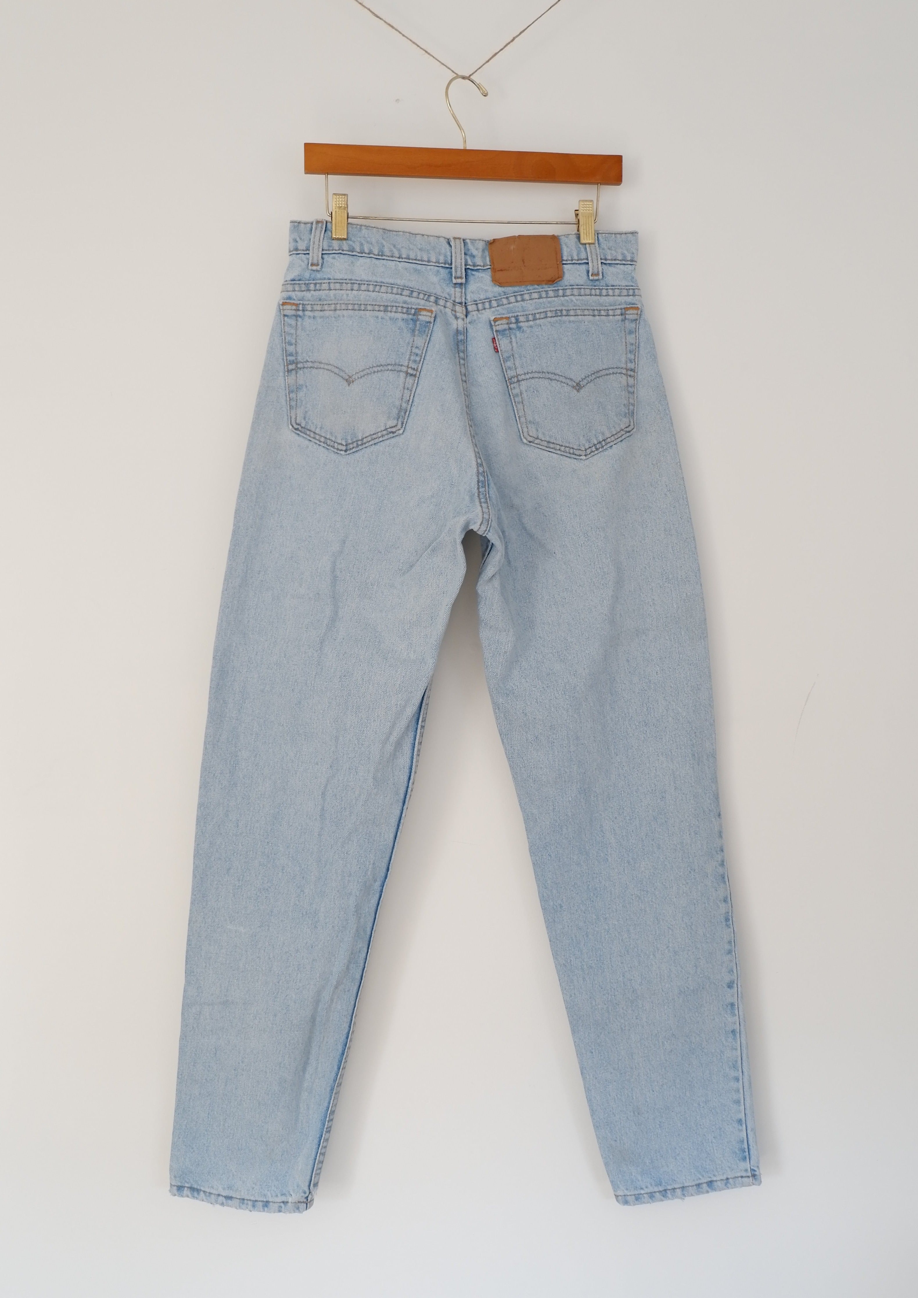Levis Vintage 550 Light Wash Relaxed Fit Tapered Leg Jeans - 31