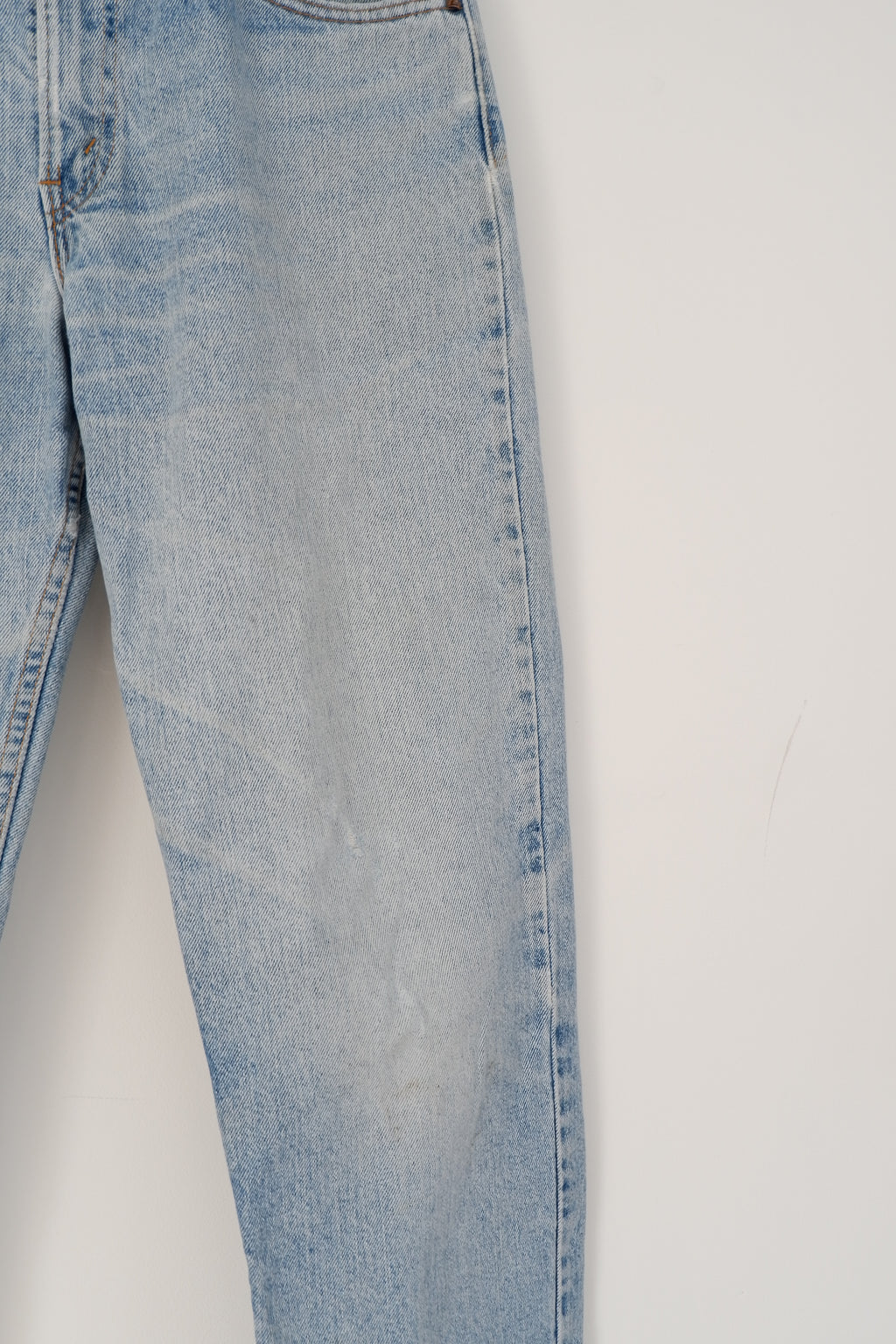 Levis Vintage 550 Light Wash Relaxed Fit Tapered Leg Jeans - 33