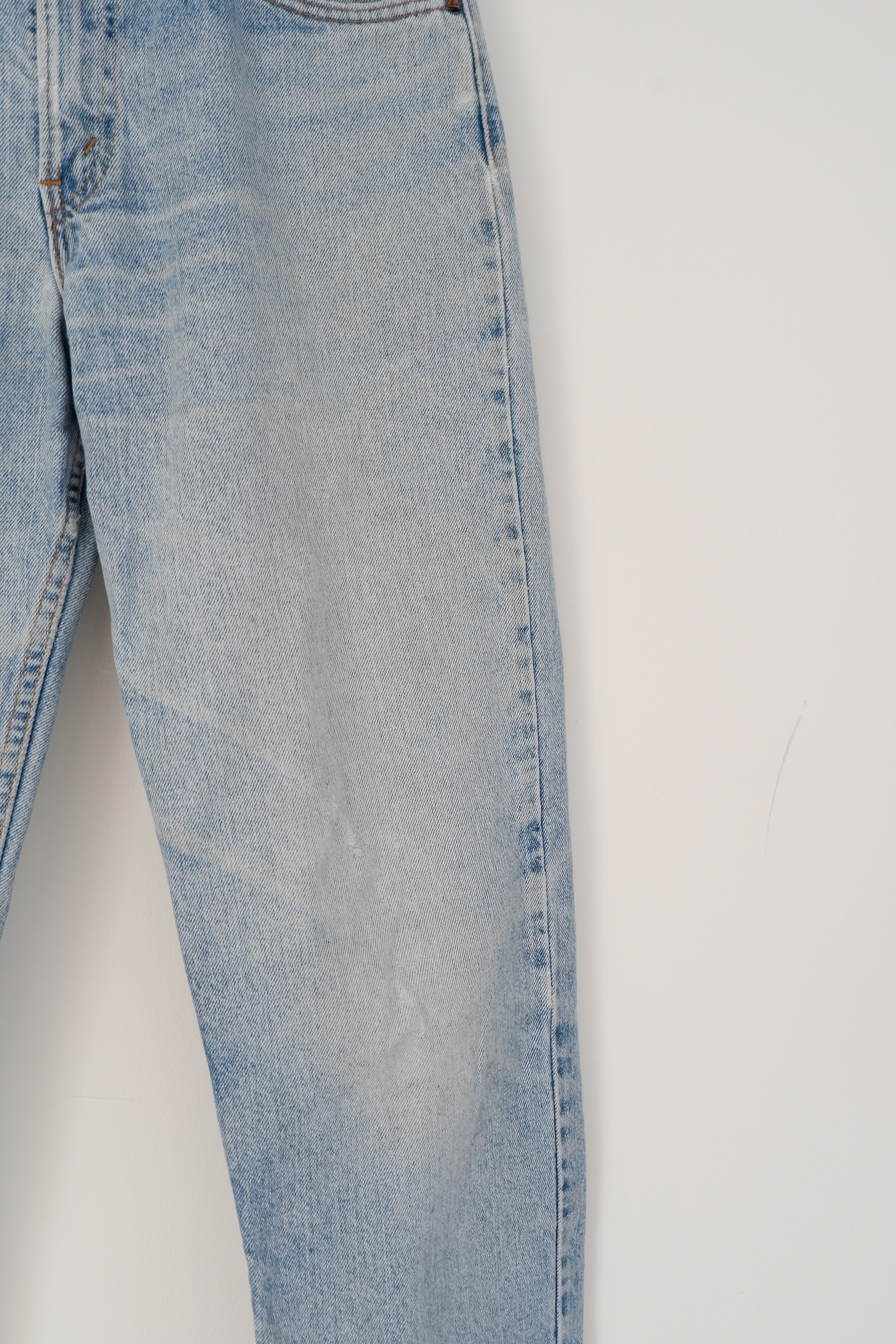 Levis Vintage 550 Light Wash Relaxed Fit Tapered Leg Jeans - 33