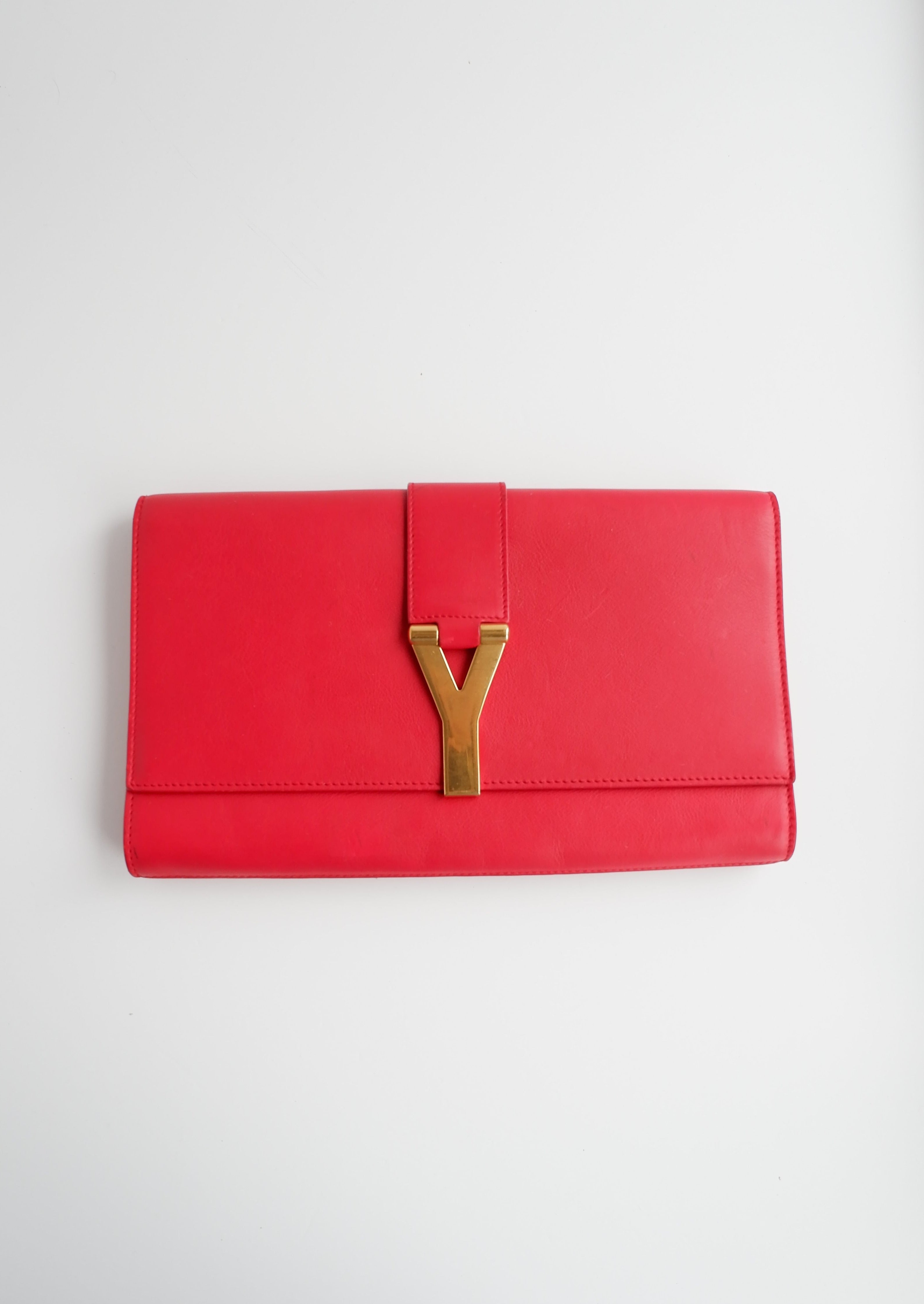 Pochette Saint Laurent authentique d'occasion en cuir rouge