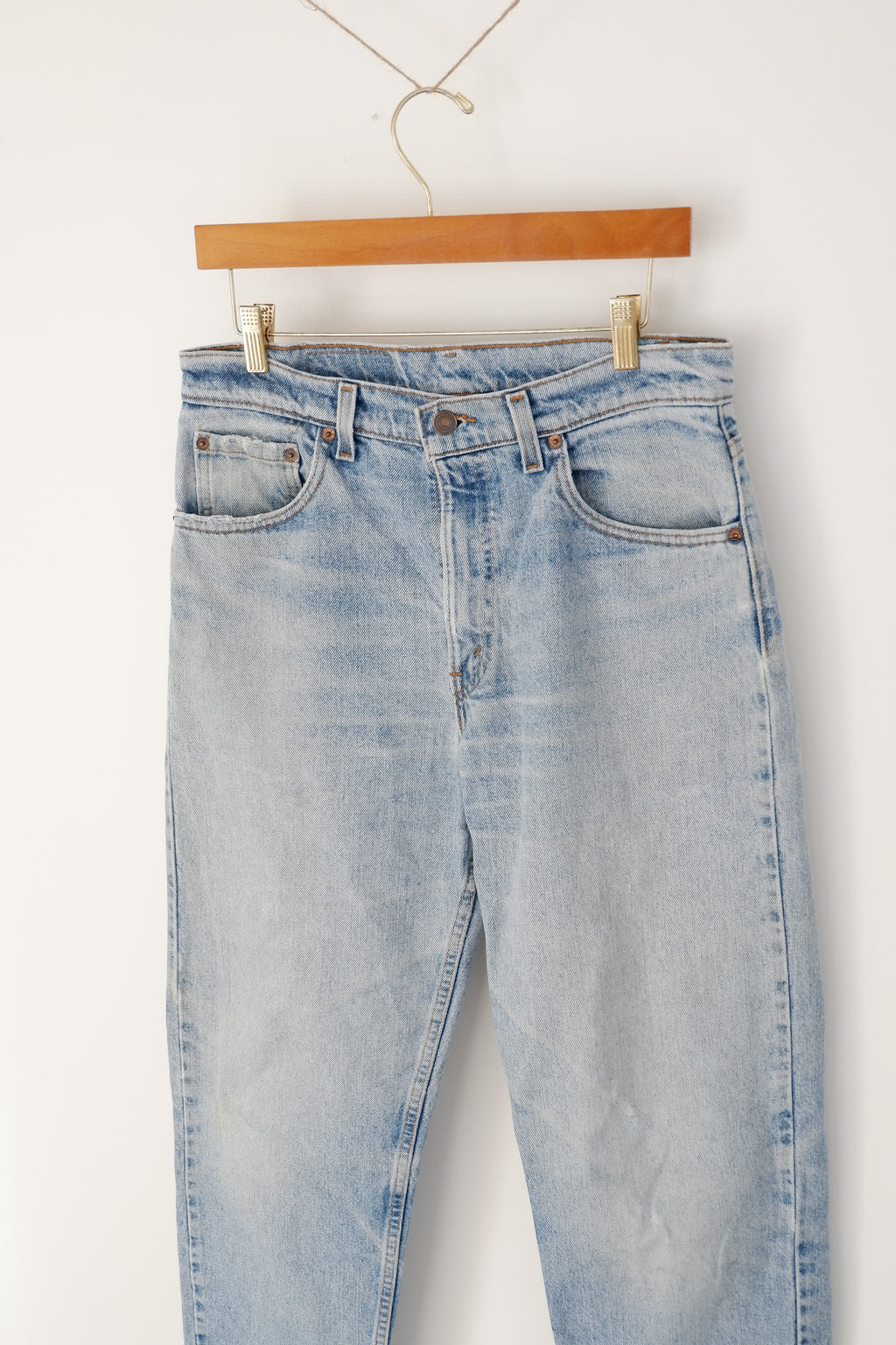 Levis Vintage 550 Light Wash Relaxed Fit Tapered Leg Jeans - 33