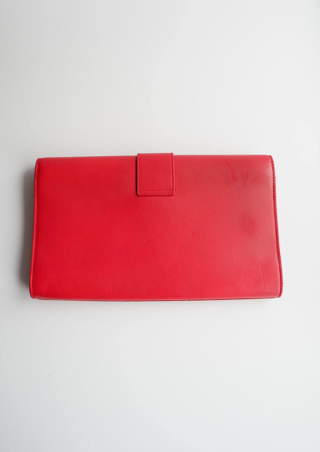Pochette Saint Laurent authentique d'occasion en cuir rouge