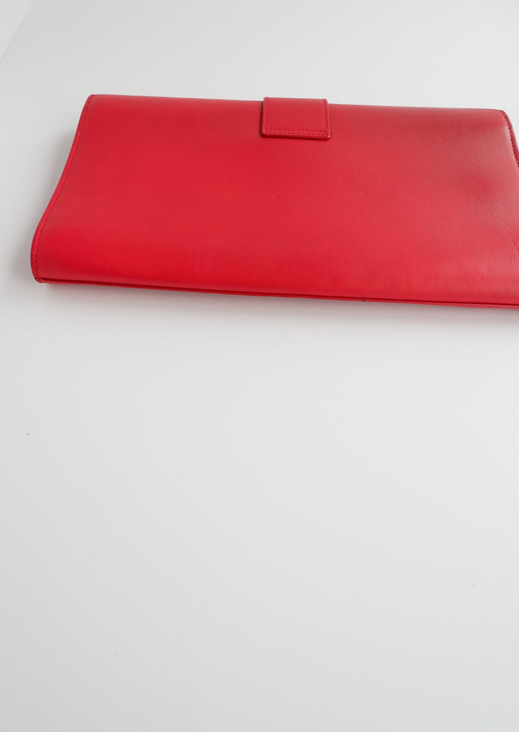 Pochette Saint Laurent authentique d'occasion en cuir rouge