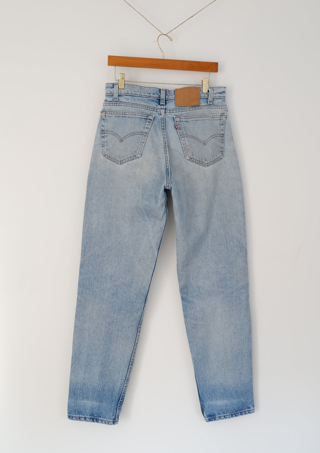 Levis Vintage 550 Light Wash Relaxed Fit Tapered Leg Jeans - 33