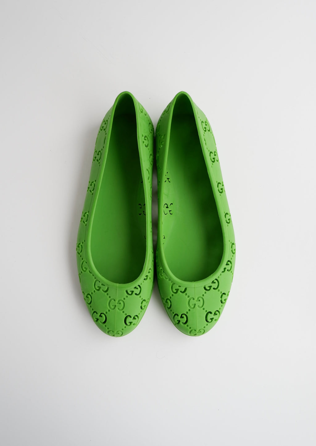 Authentiques ballerines en gelée Gucci vertes imprimé GG d'occasion - 37