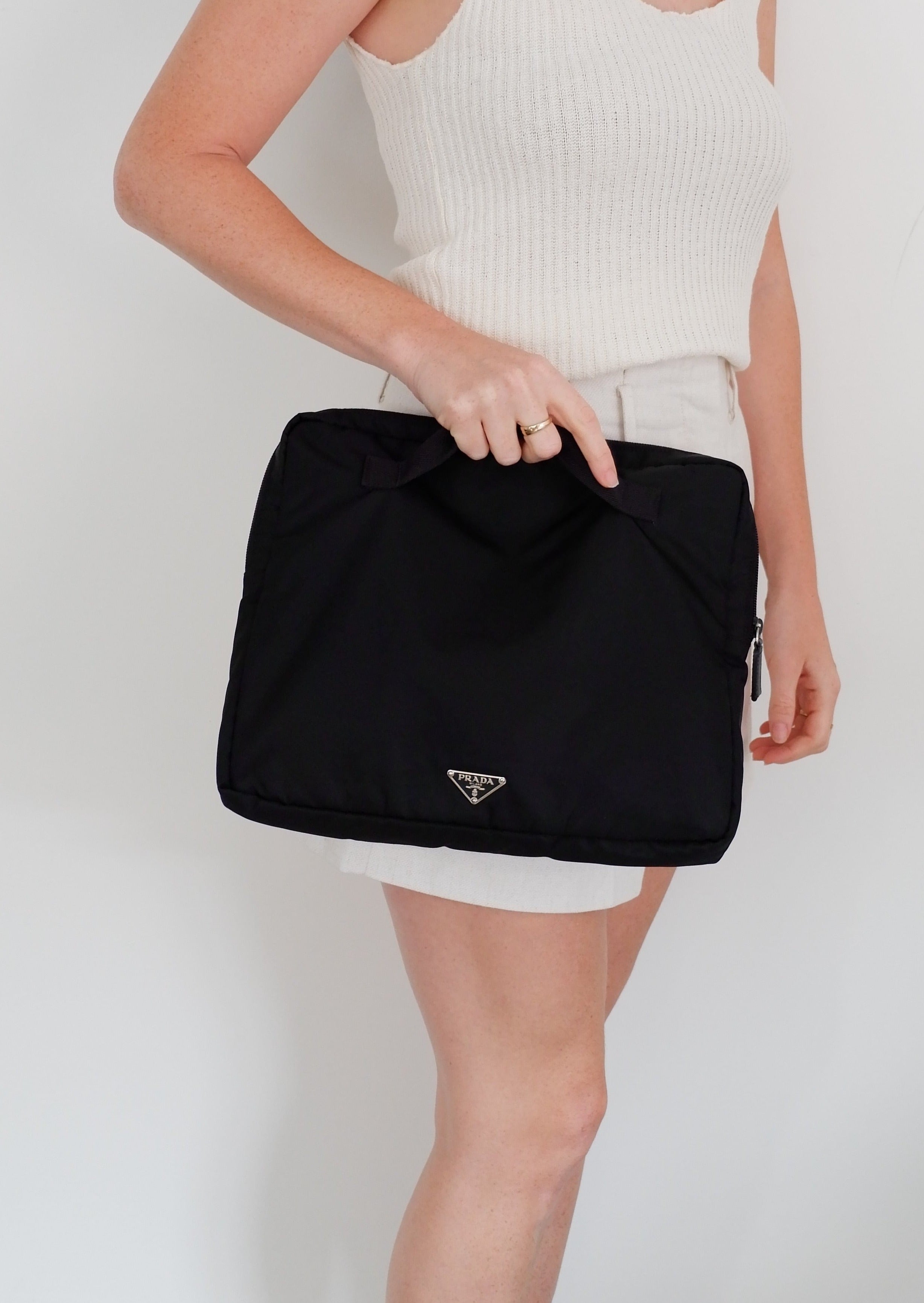 Authentique Sacoche/Pochette pour Ordinateur Portable en Nylon Noir Prada d'occasion