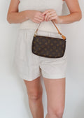 Sac à accessoires Pochette Monogram Louis Vuitton d'occasion authentique