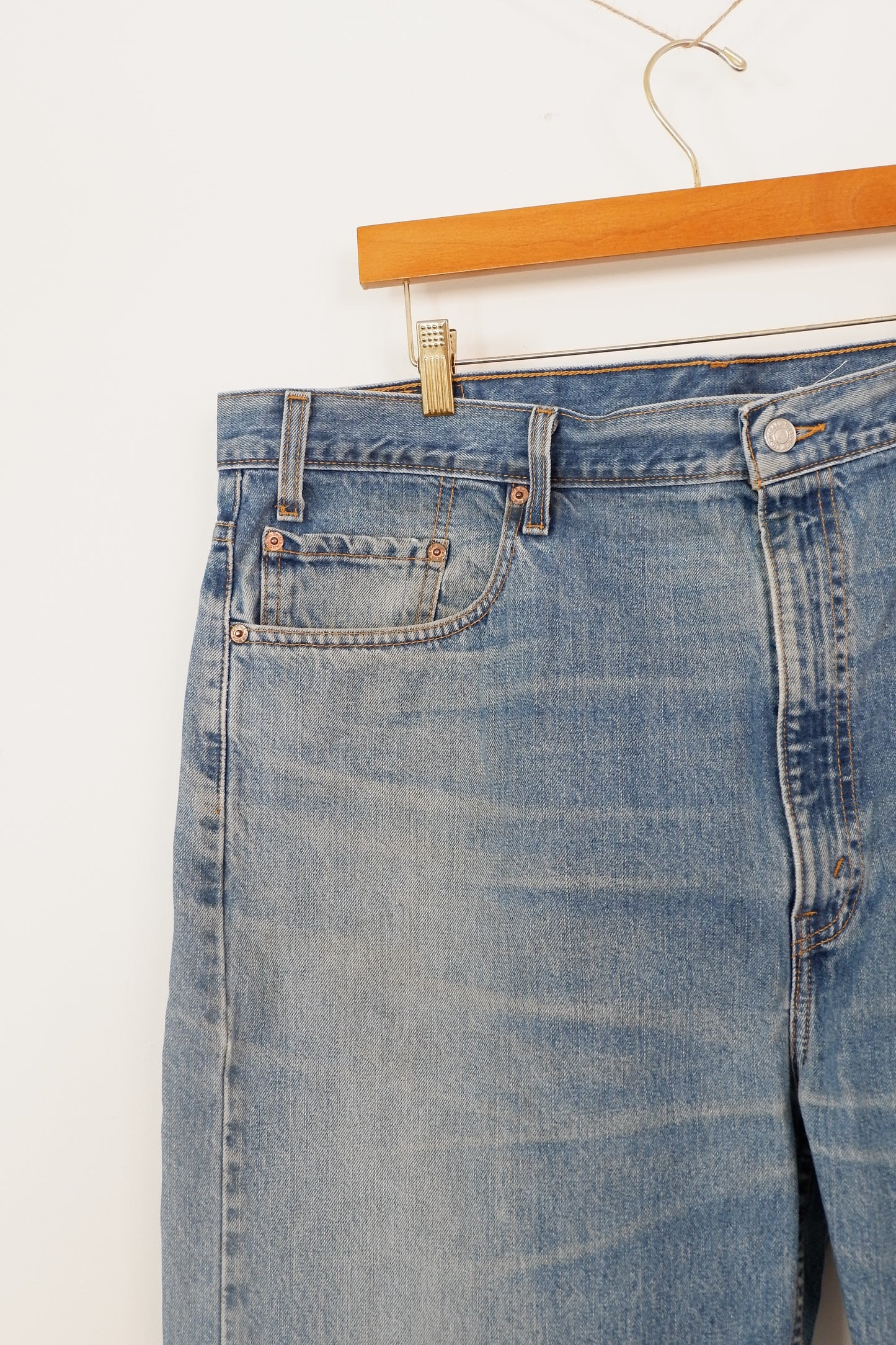 Levis 505 Medium Wash Regular Fit Jeans - 42 in