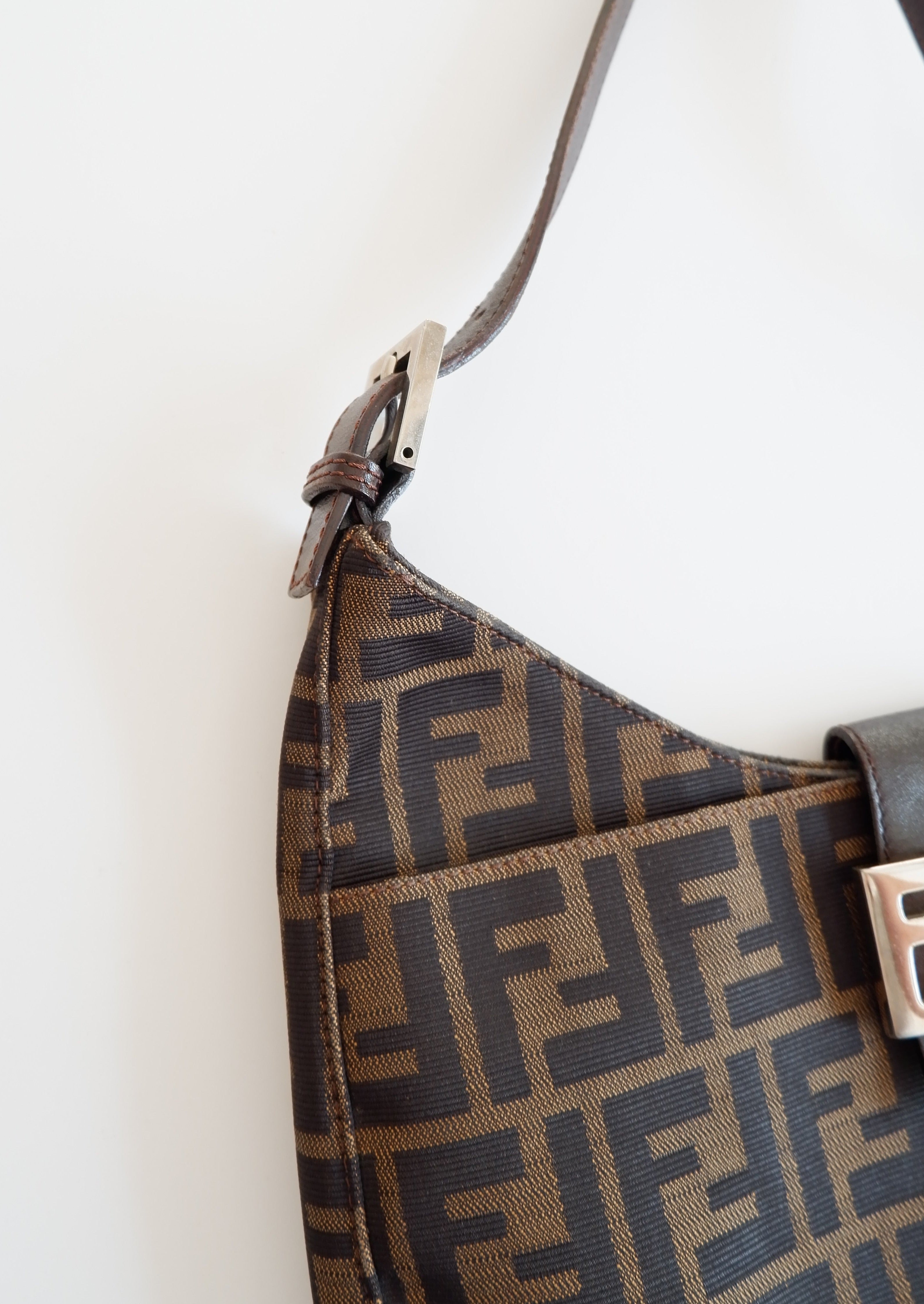 Sac porté épaule Fendi Zucca Hobo authentique d'occasion