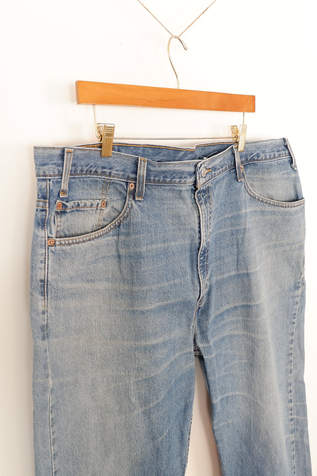 Levis 505 Medium Wash Regular Fit Jeans - 42 in