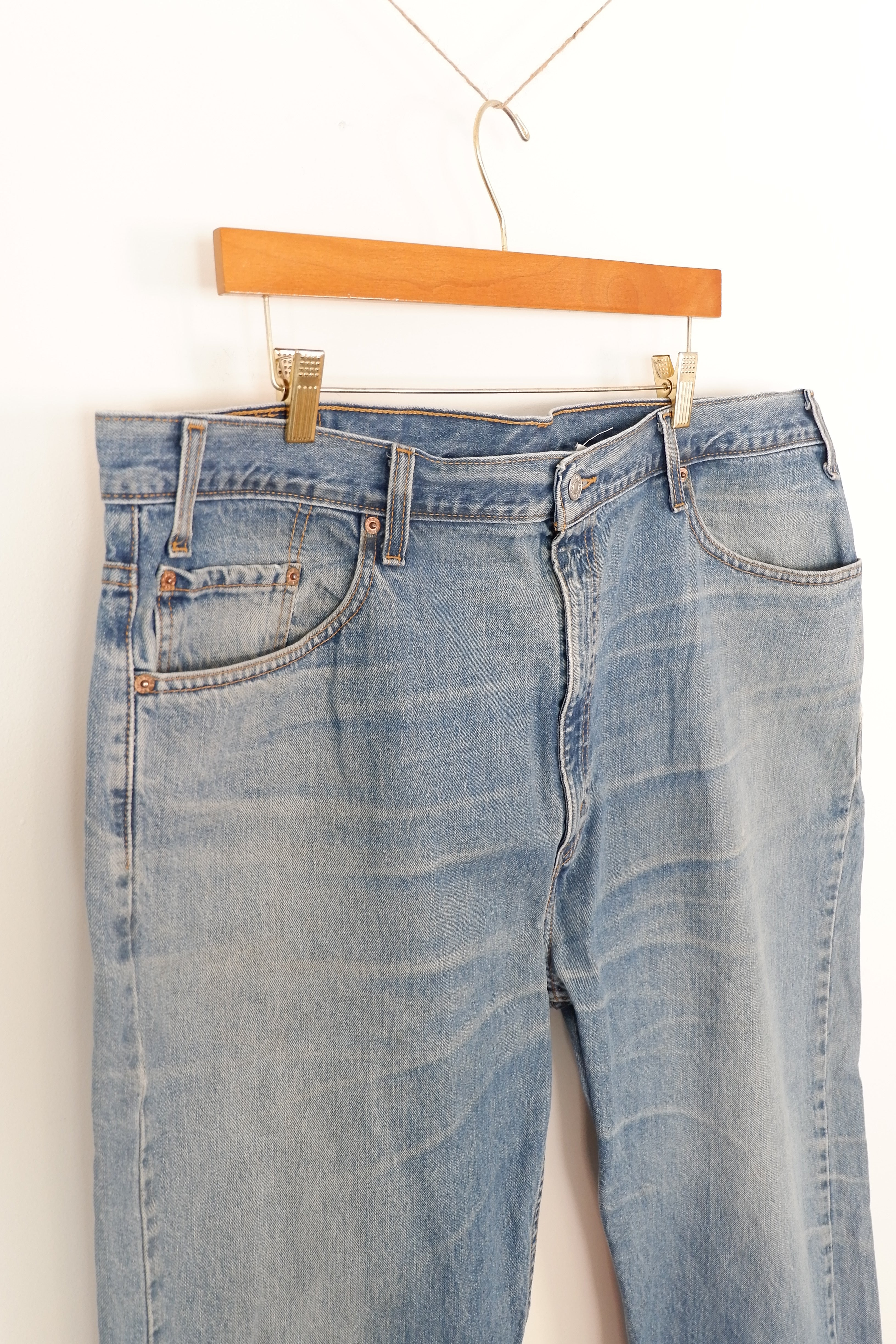 Levis 505 Medium Wash Regular Fit Jeans - 42 in