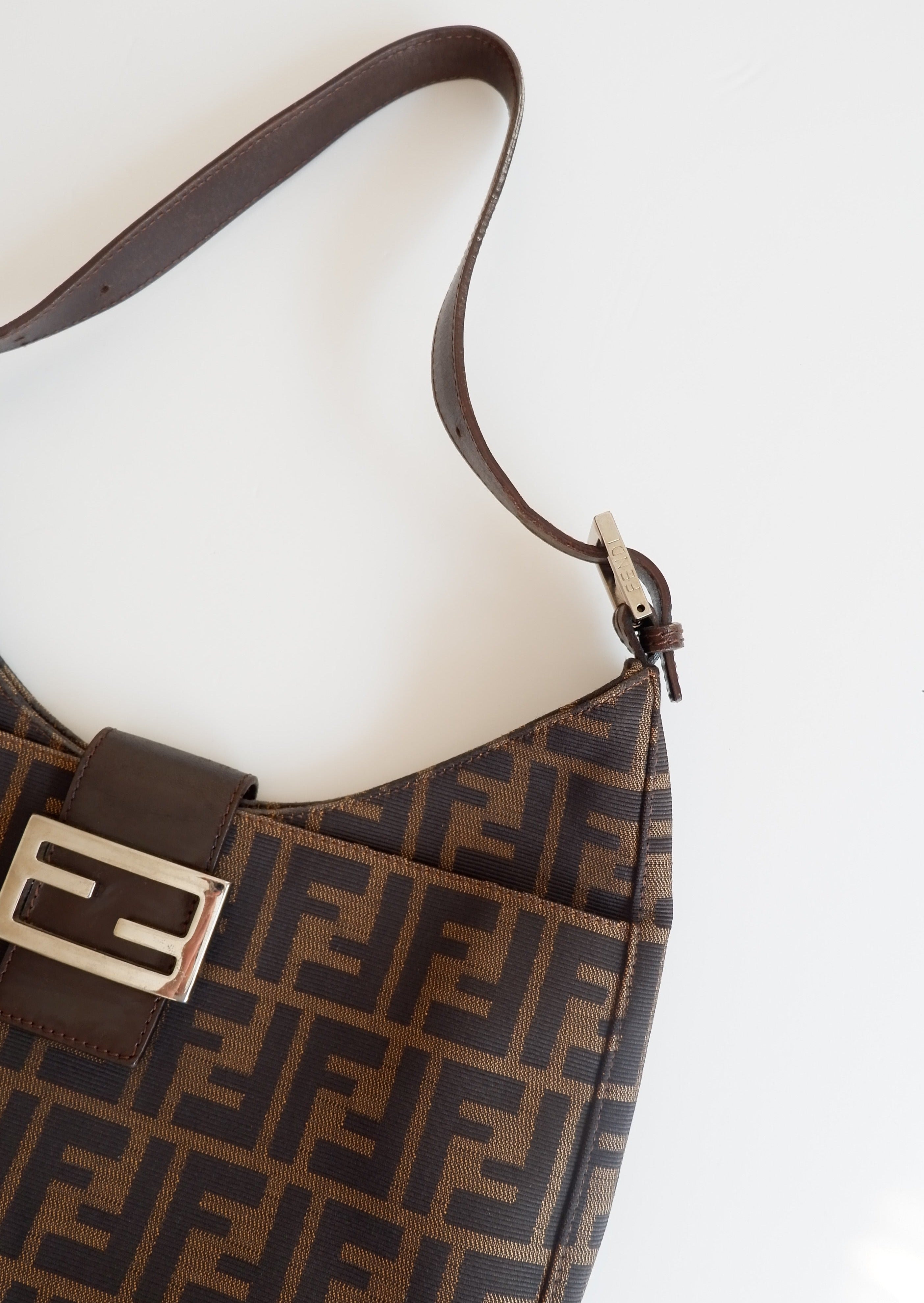 Sac porté épaule Fendi Zucca Hobo authentique d'occasion