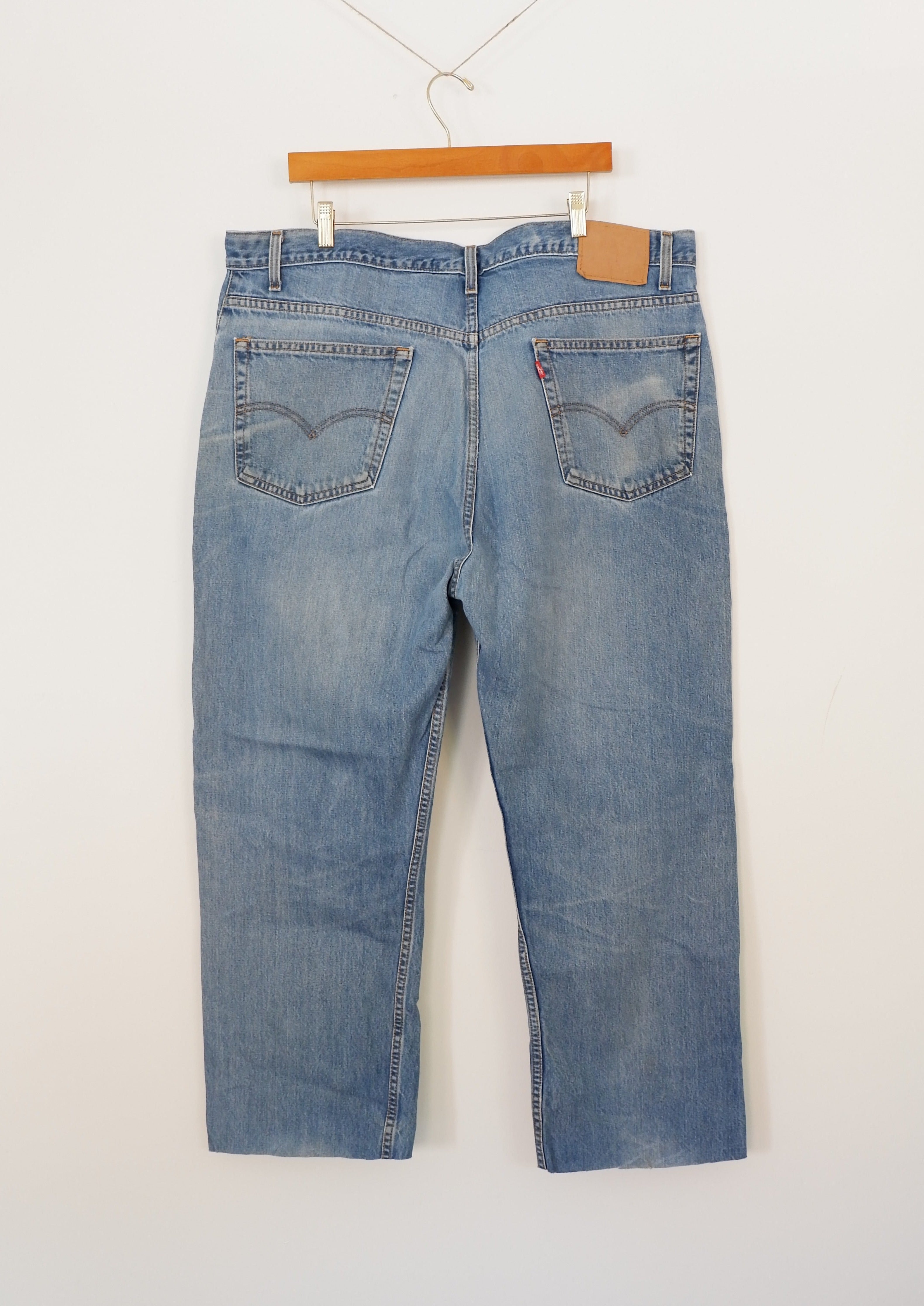 Levis 505 Medium Wash Regular Fit Jeans - 42 in