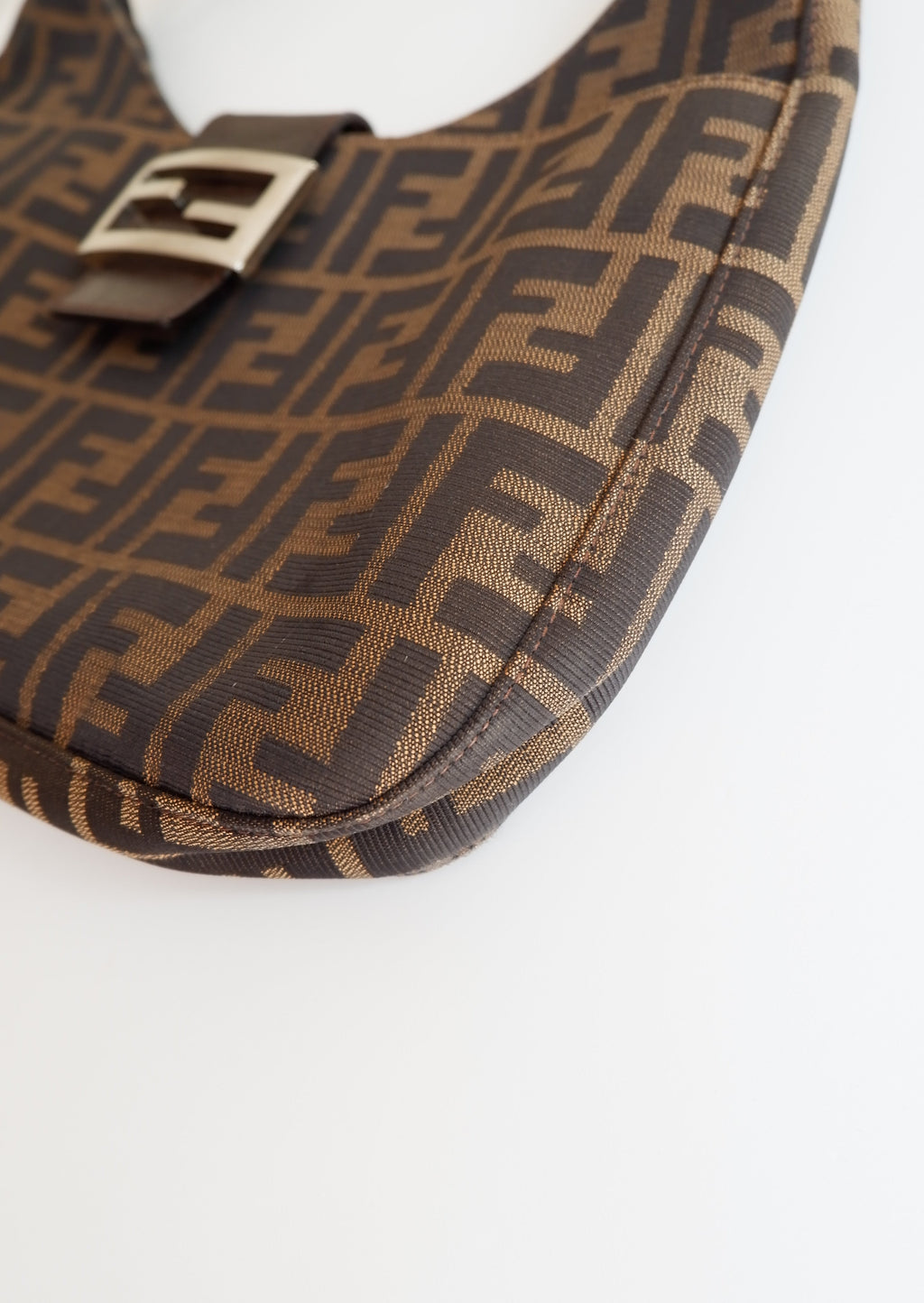 Sac porté épaule Fendi Zucca Hobo authentique d'occasion