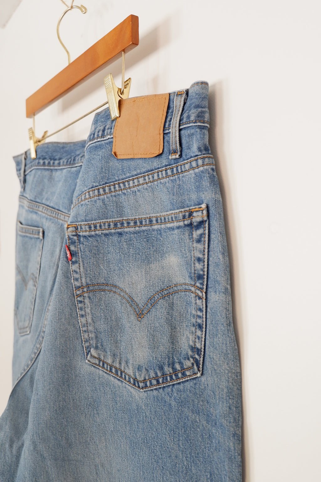 Levis 505 Medium Wash Regular Fit Jeans - 42 in