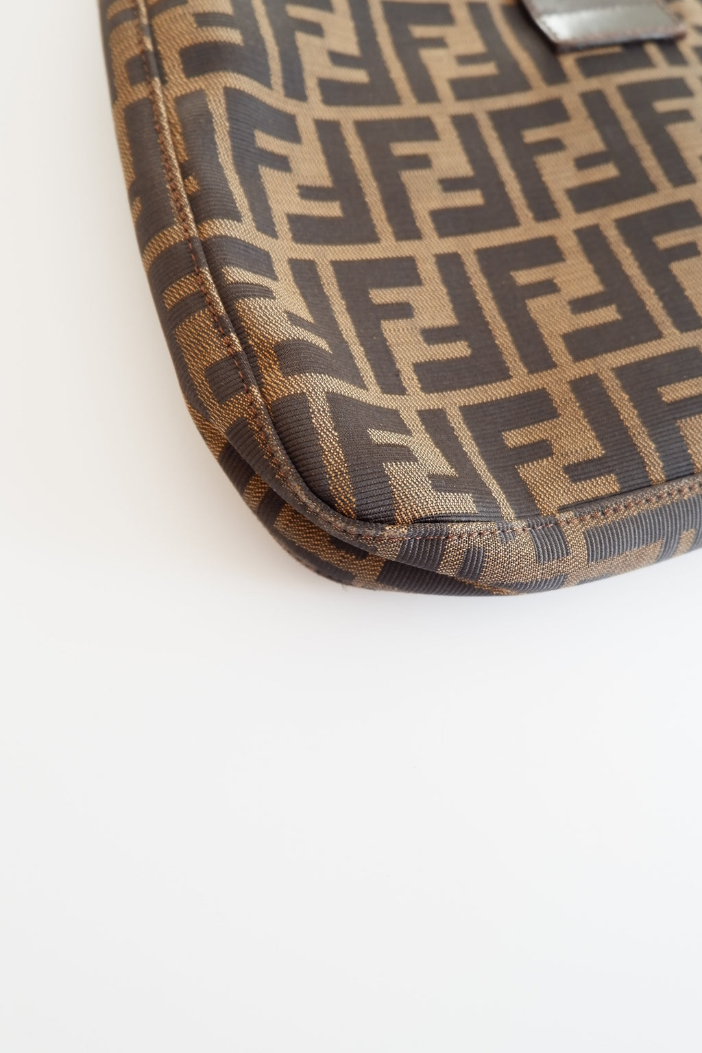 Sac porté épaule Fendi Zucca Hobo authentique d'occasion