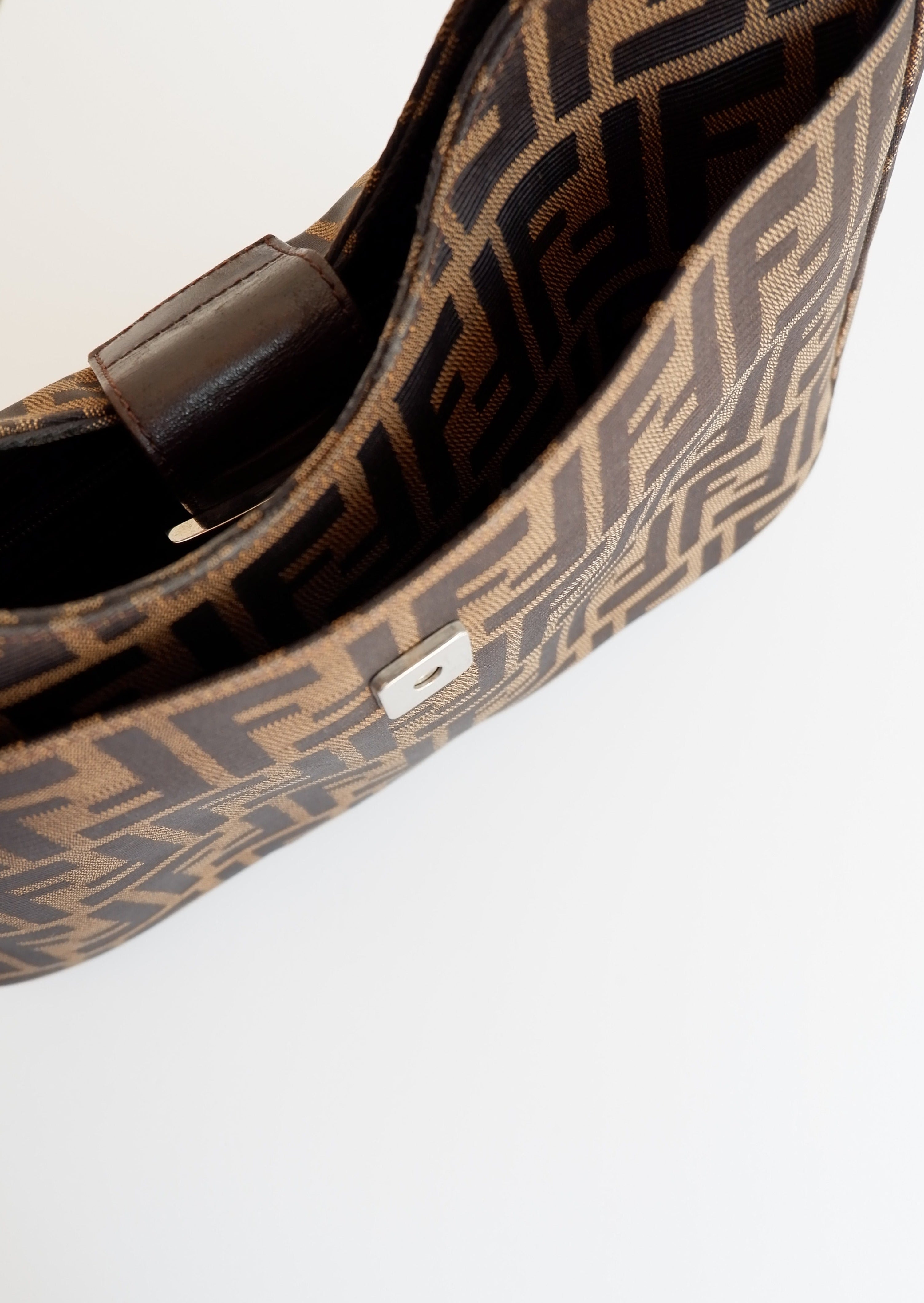 Sac porté épaule Fendi Zucca Hobo authentique d'occasion
