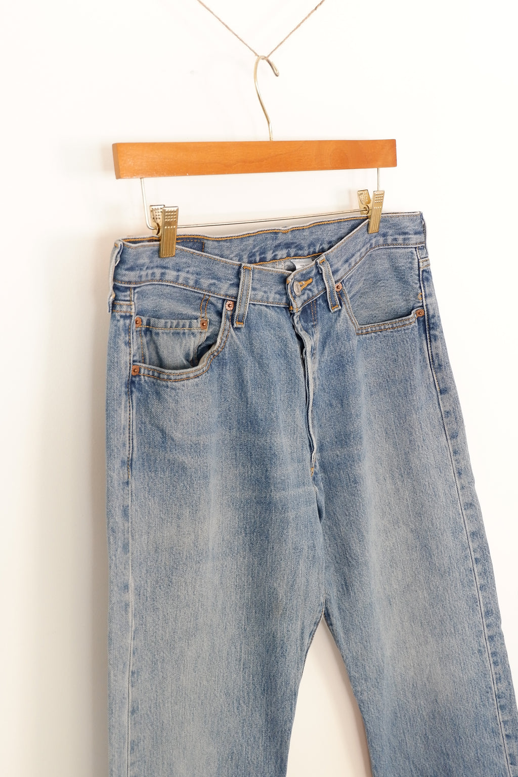 Levis 501 Medium Wash Straight Leg Jeans - 33