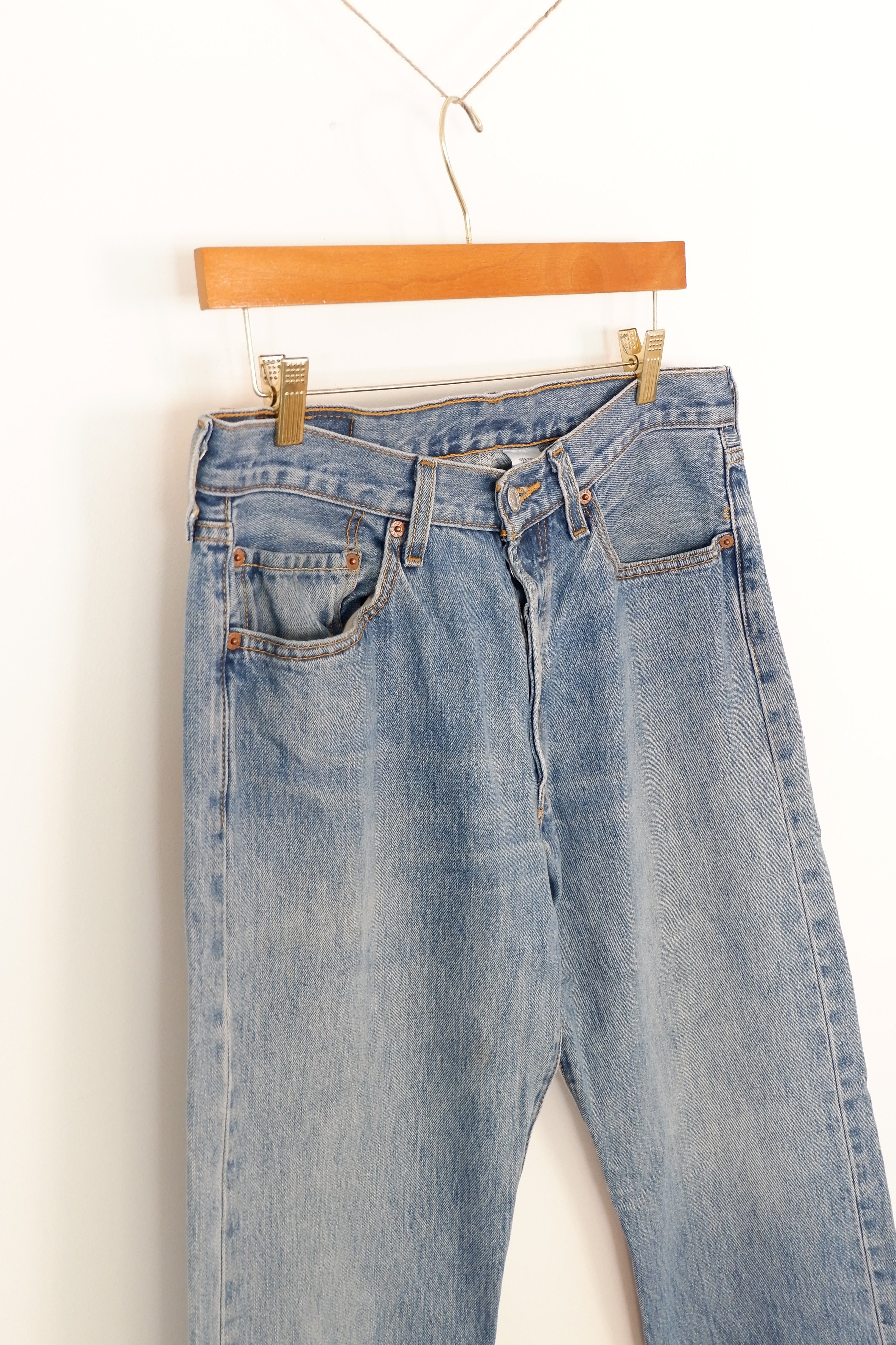 Levis 501 Medium Wash Straight Leg Jeans - 33