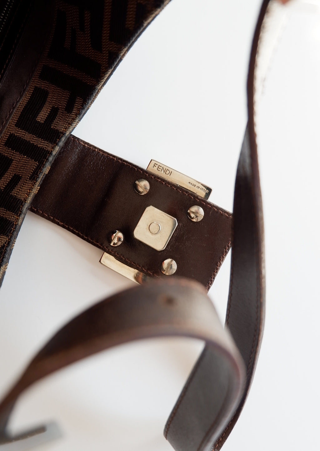 Sac porté épaule Fendi Zucca Hobo authentique d'occasion
