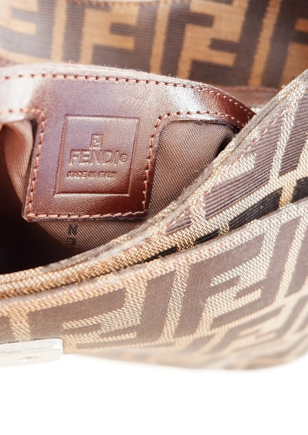 Sac porté épaule Fendi Zucca Hobo authentique d'occasion