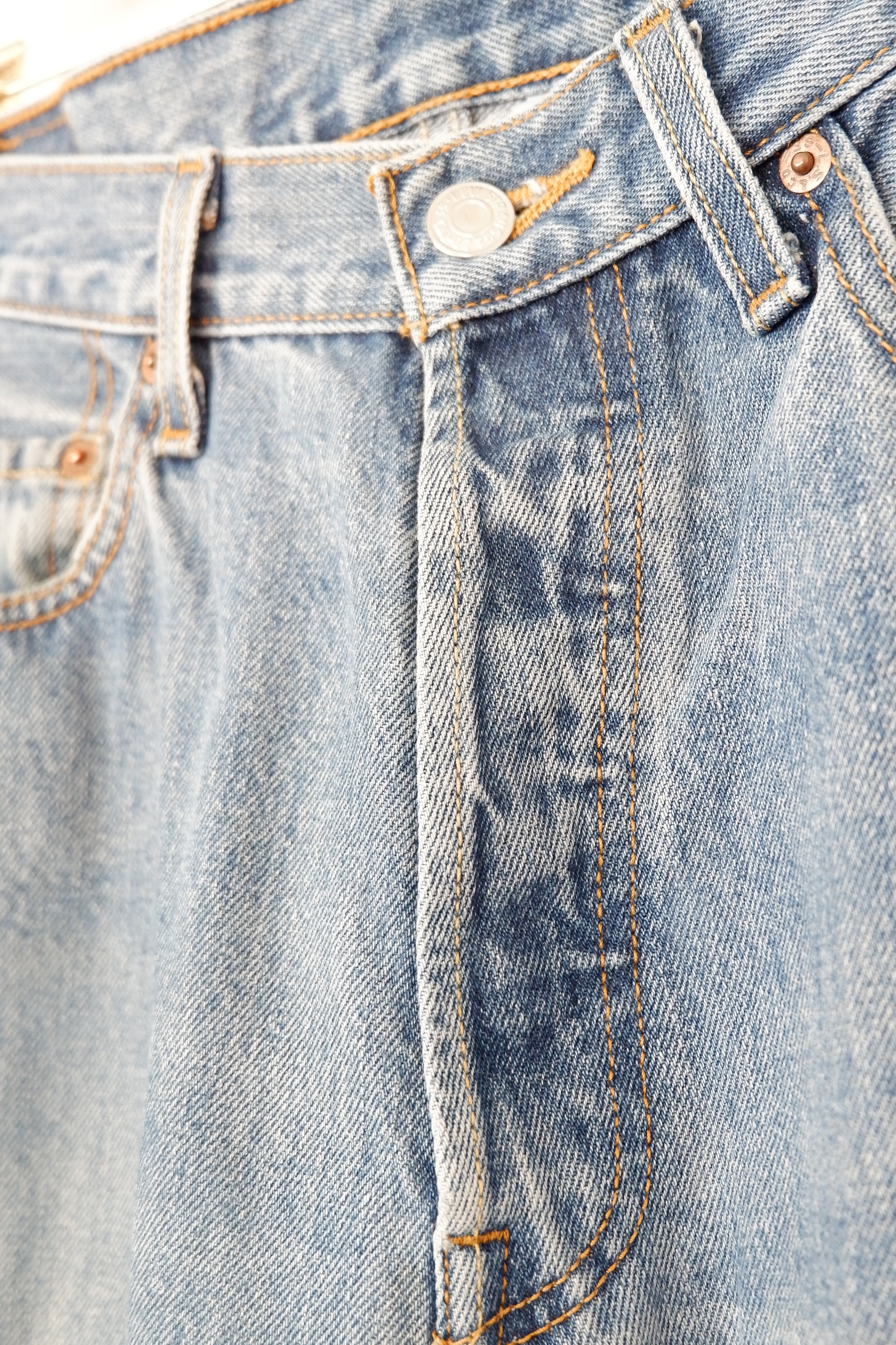 Levis 501 Medium Wash Straight Leg Jeans - 33