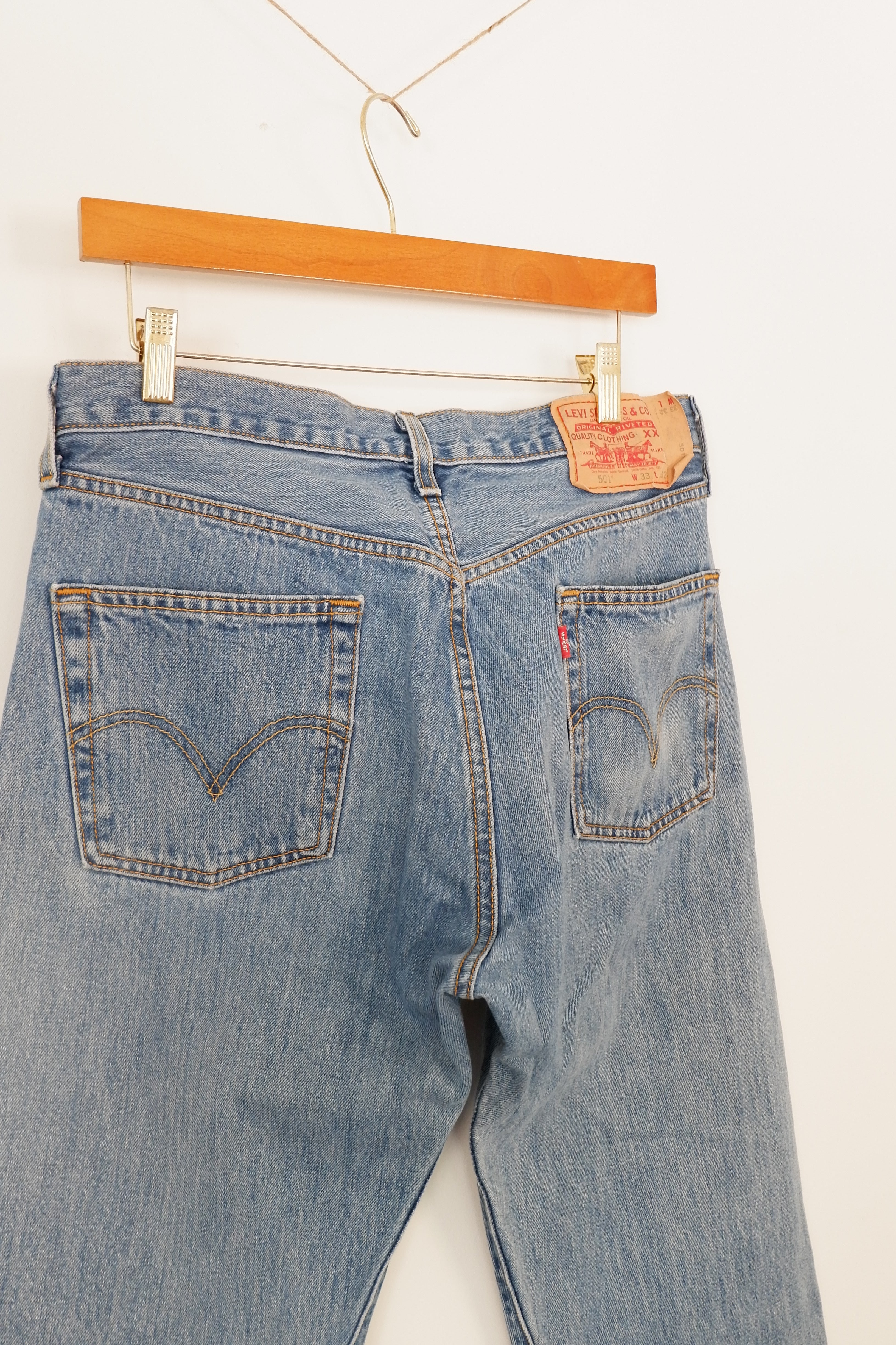 Levis 501 Medium Wash Straight Leg Jeans - 33