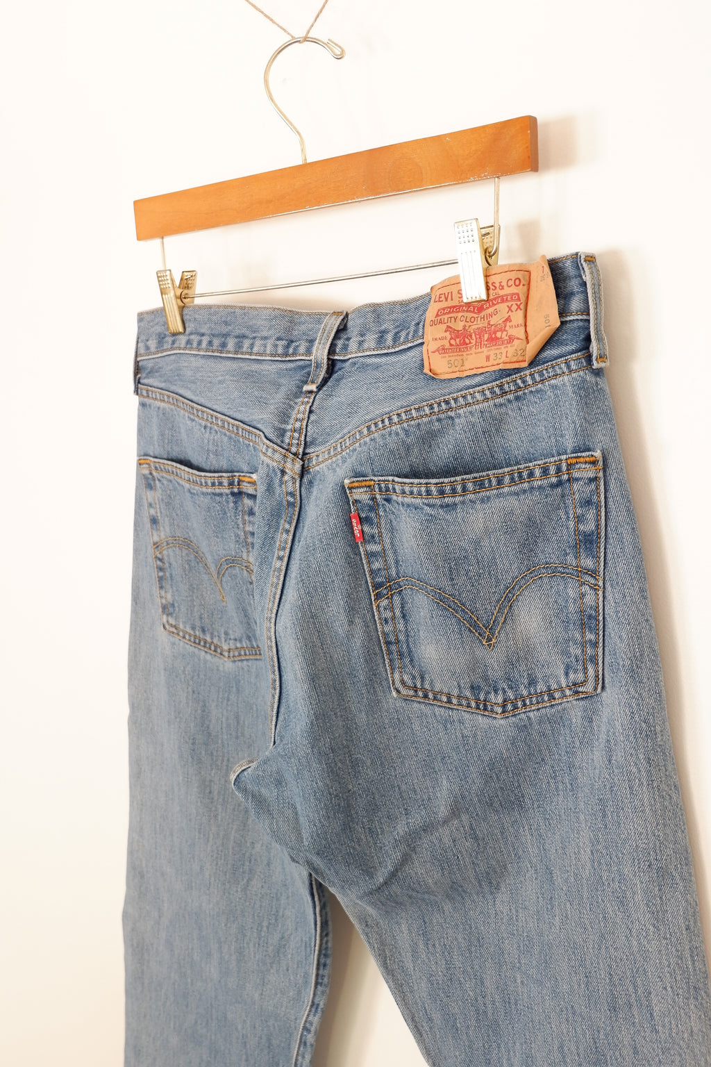 Levis 501 Medium Wash Straight Leg Jeans - 33