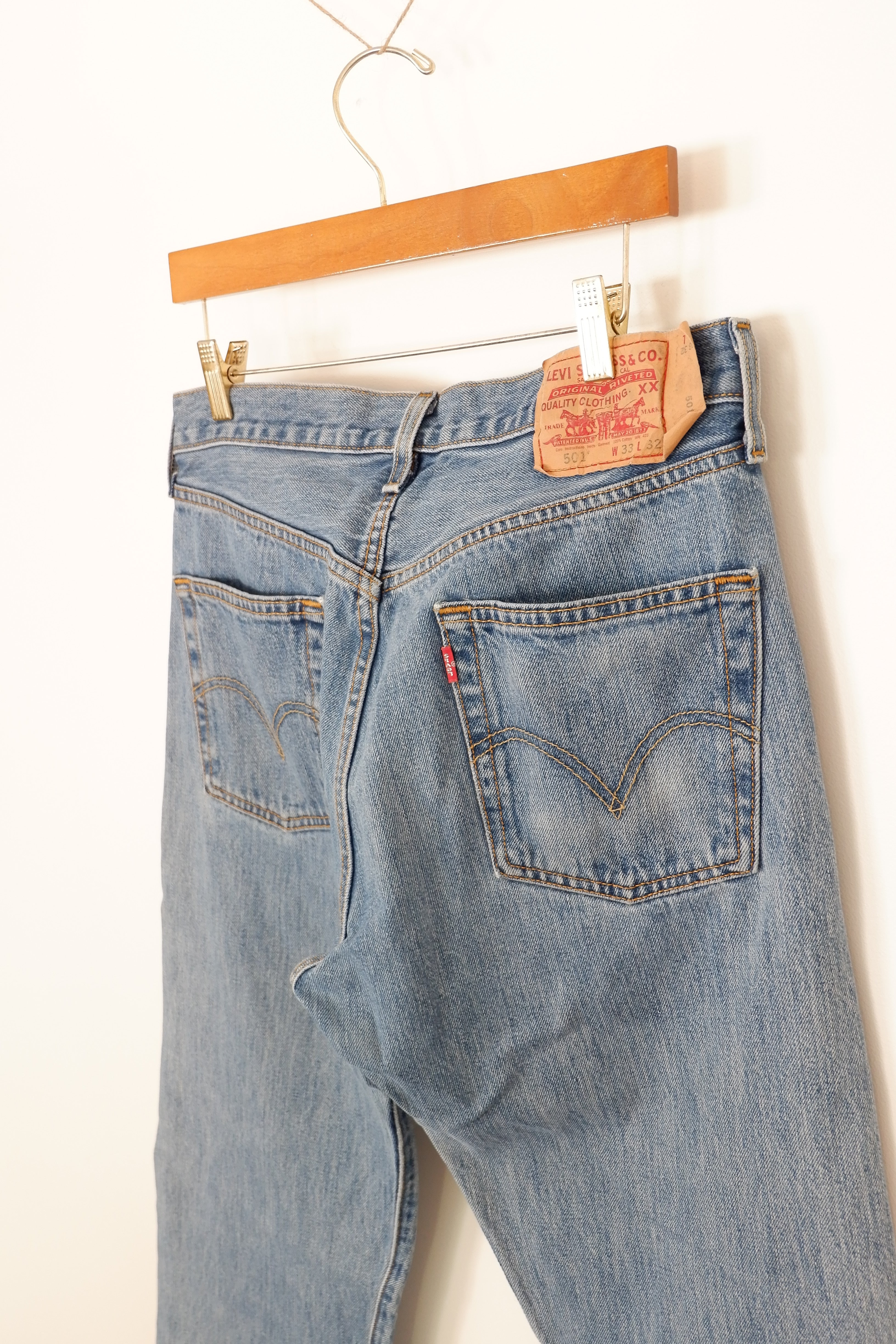 Levis 501 Medium Wash Straight Leg Jeans - 33