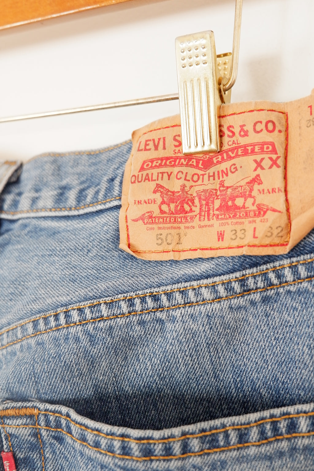 Levis 501 Medium Wash Straight Leg Jeans - 33