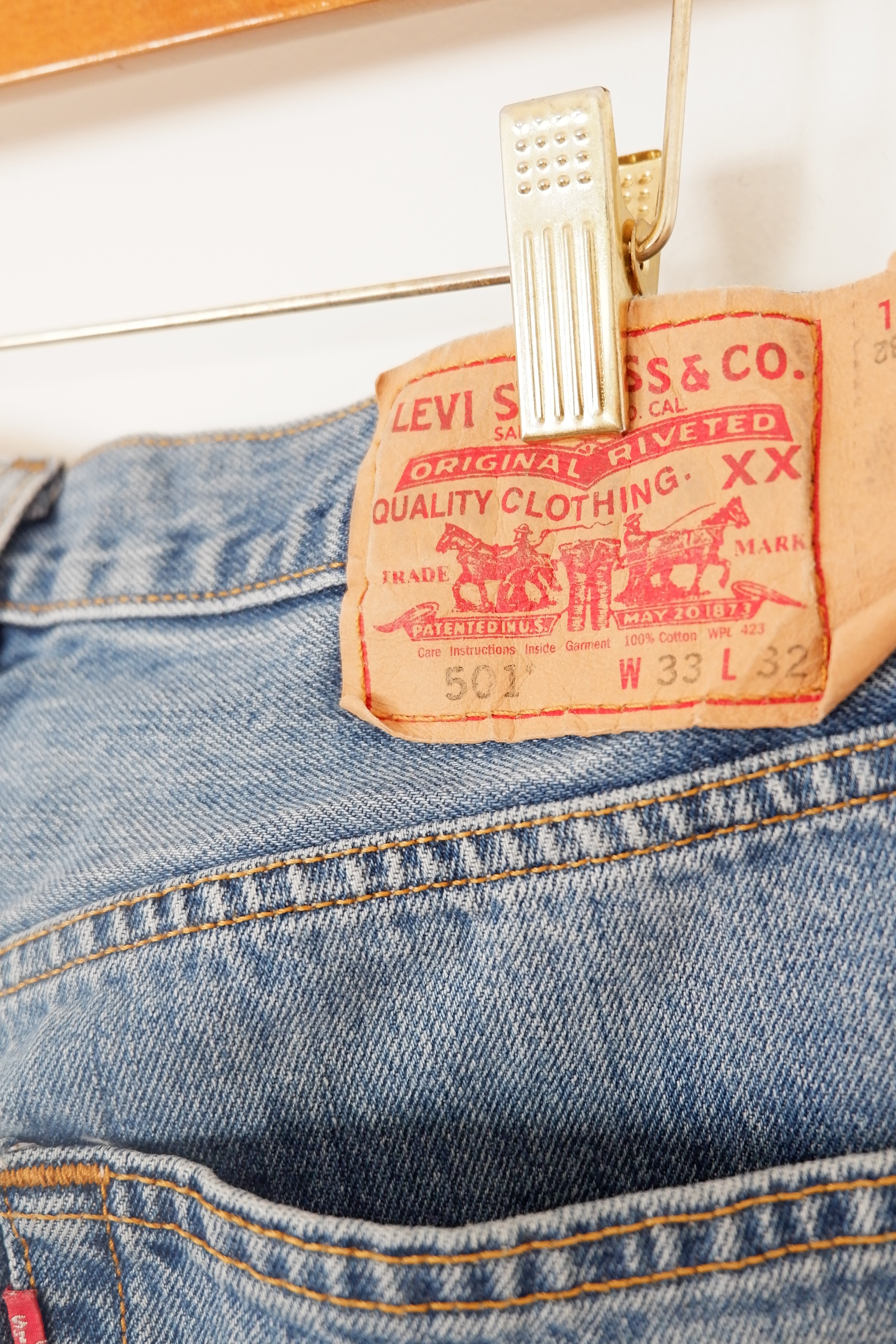 Levis 501 Medium Wash Straight Leg Jeans - 33