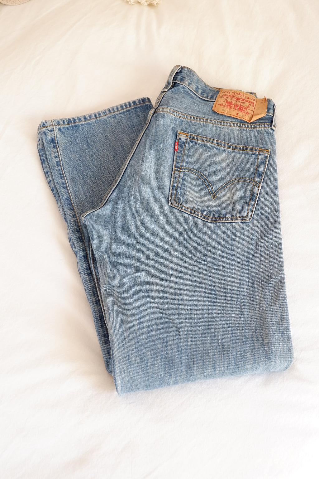 Levis 501 Medium Wash Straight Leg Jeans - 33