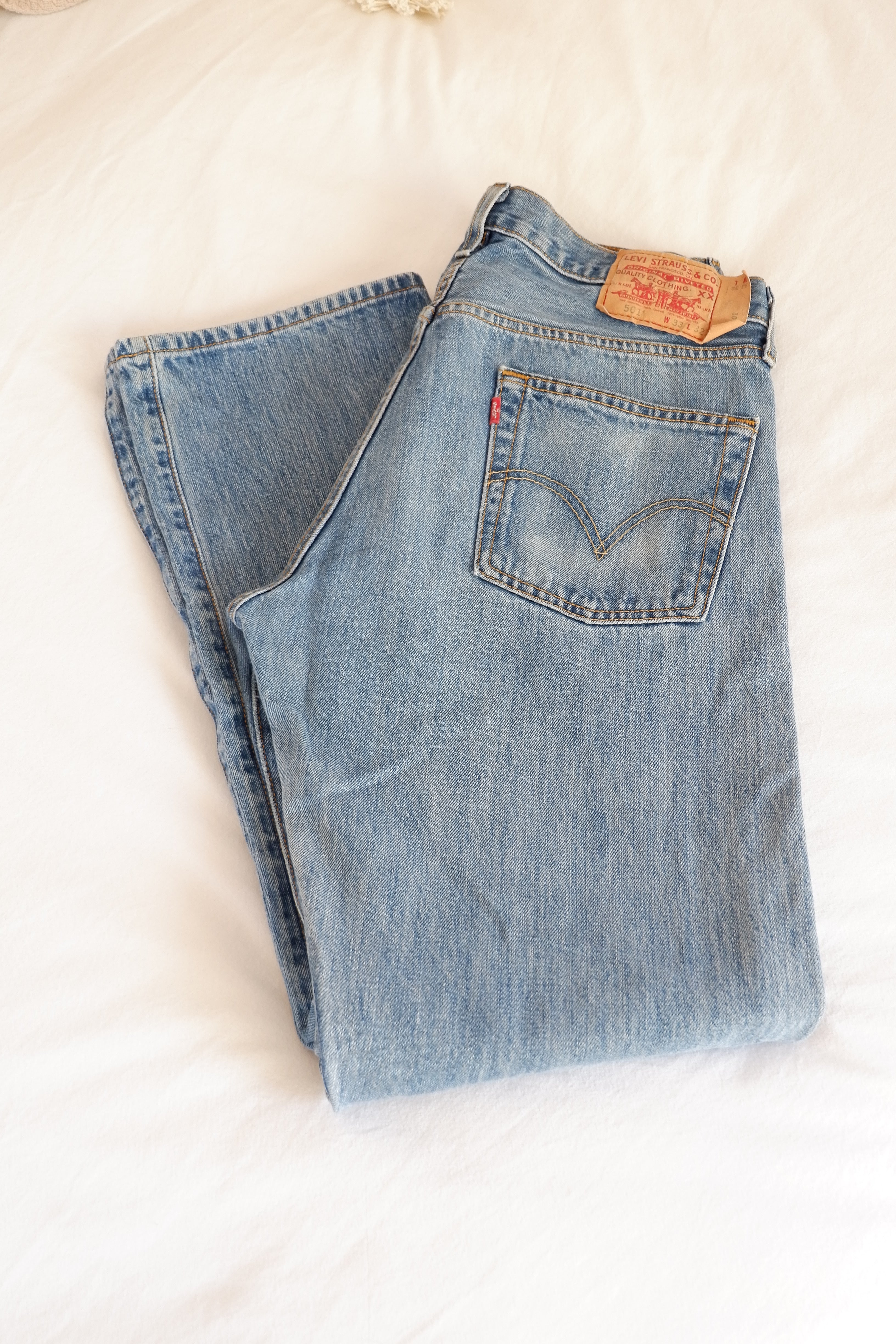 Levis 501 Medium Wash Straight Leg Jeans - 33