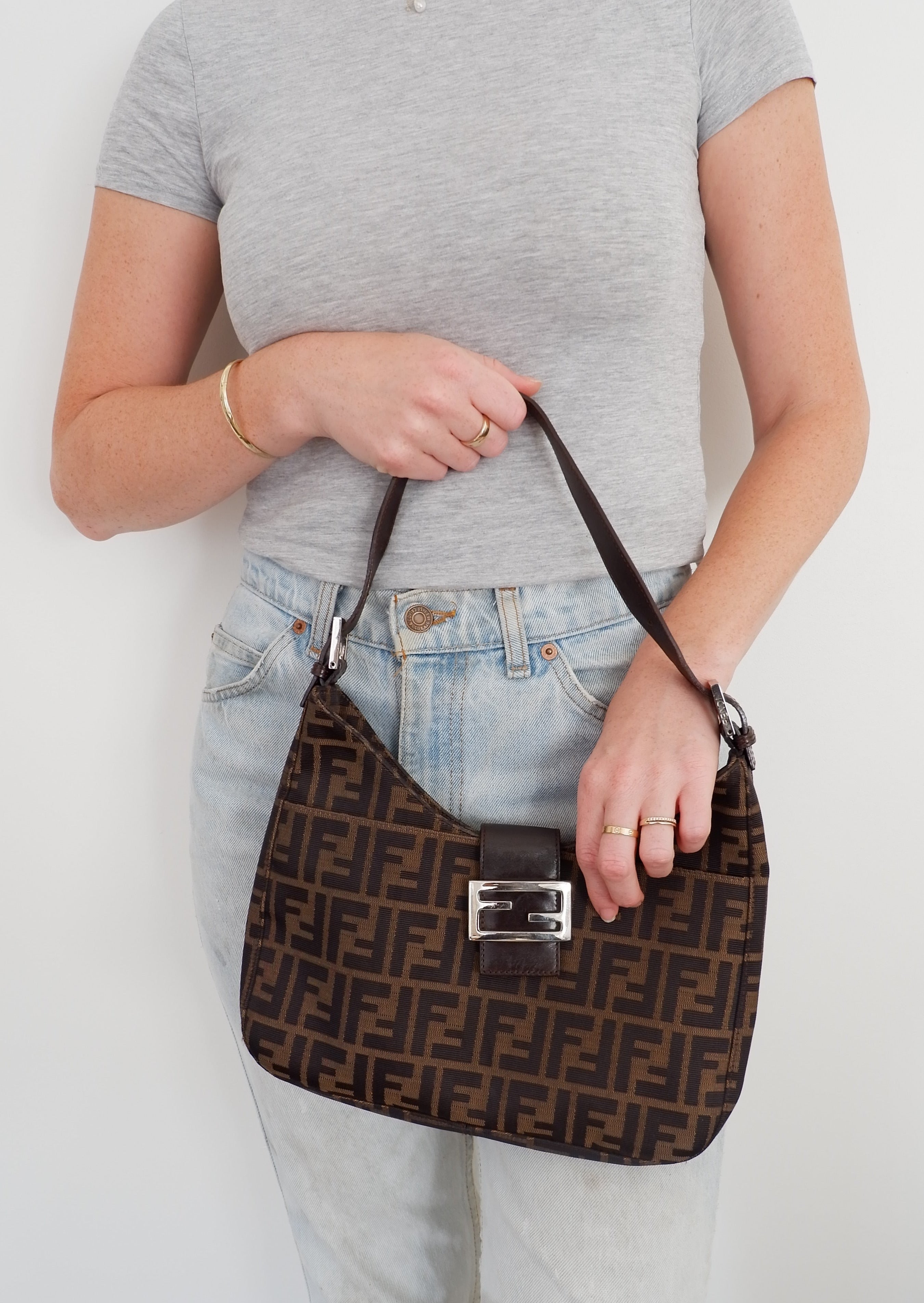 Sac porté épaule Fendi Zucca Hobo authentique d'occasion