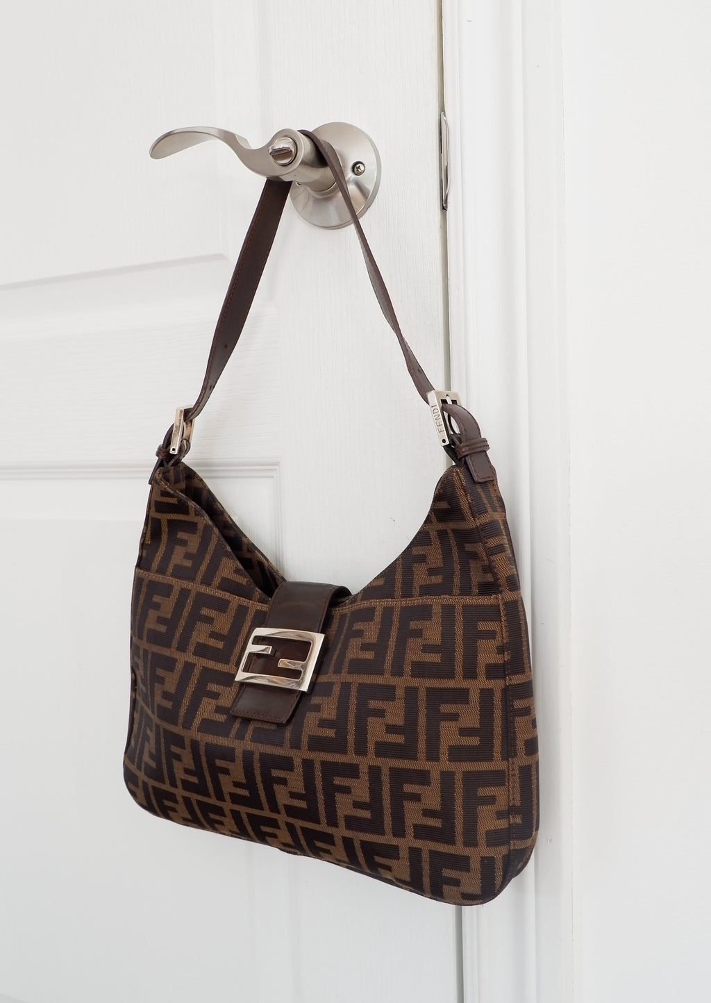 Sac porté épaule Fendi Zucca Hobo authentique d'occasion