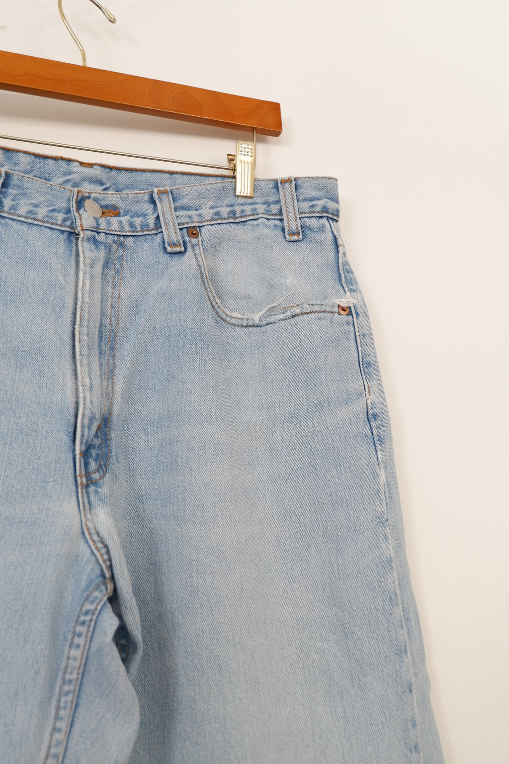 Levis Vintage 550 Relaxed Fit Light Wash Jeans - 36