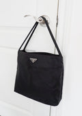 Authentique sac à bandoulière Prada en nylon noir d'occasion