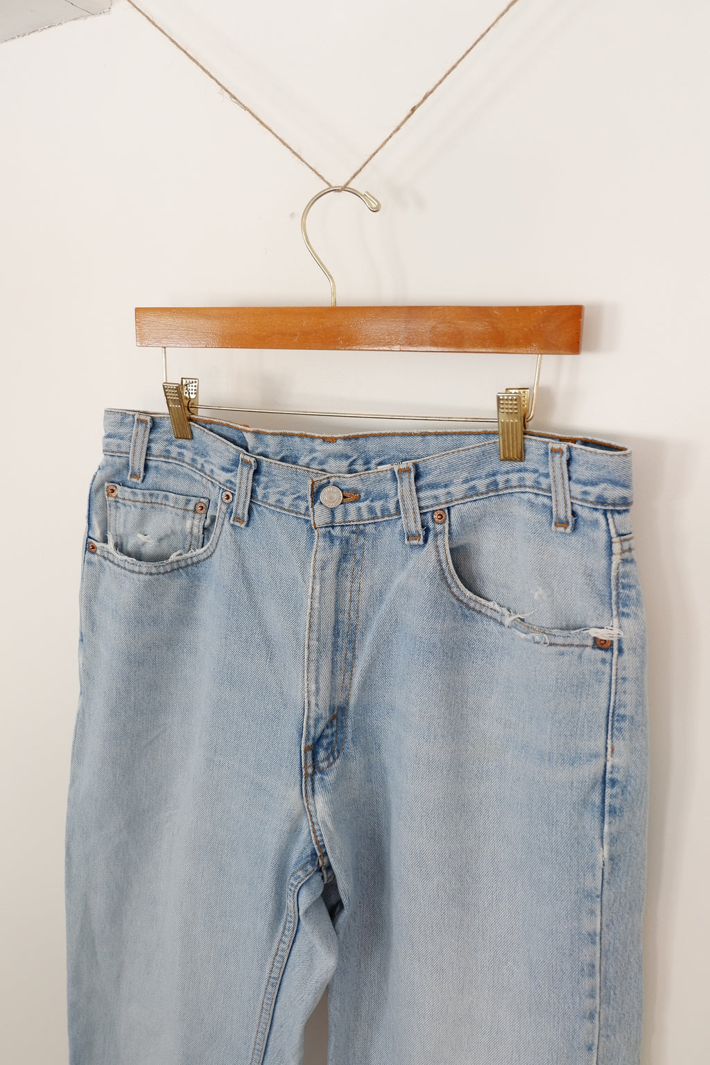 Levis Vintage 550 Relaxed Fit Light Wash Jeans - 36