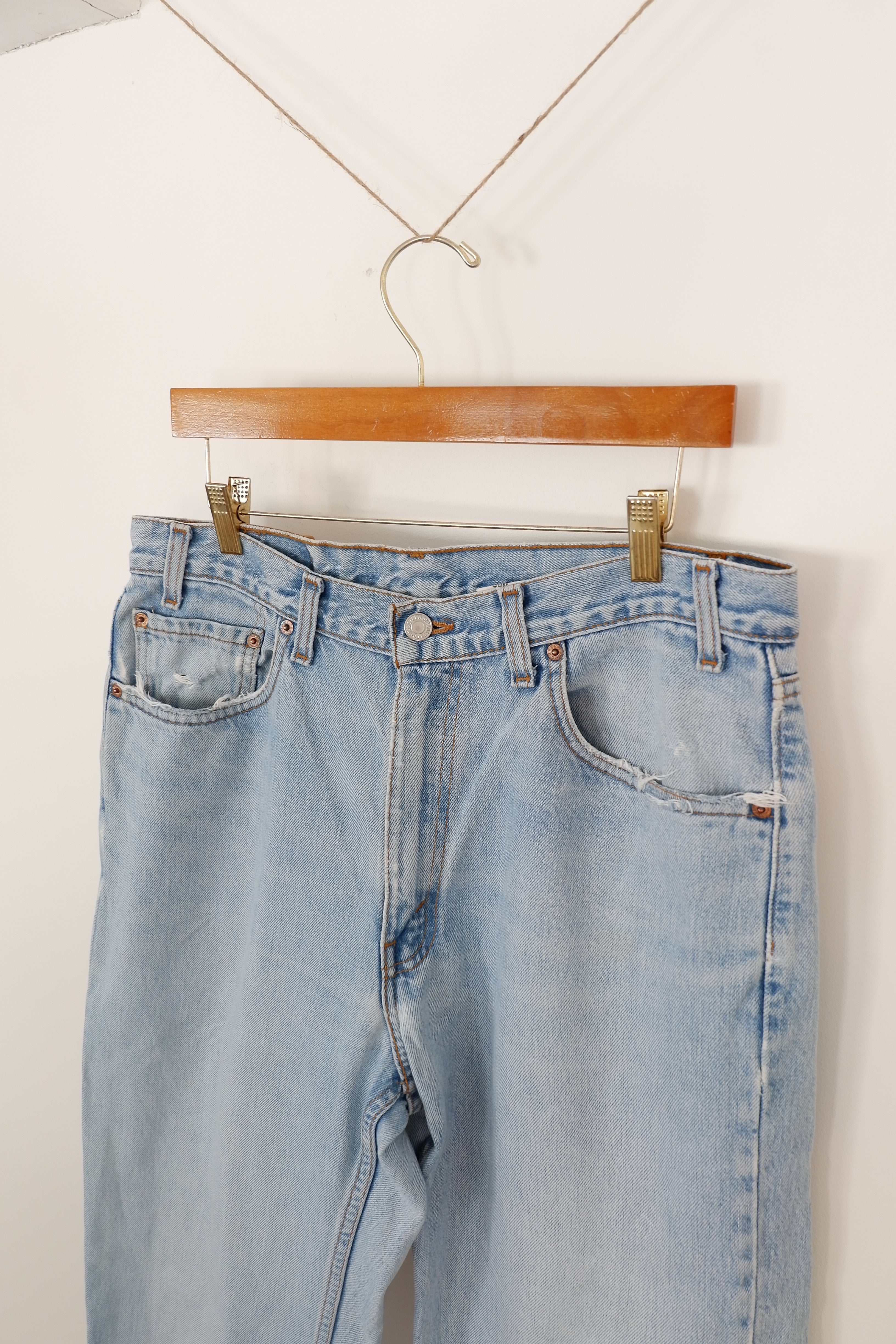 Levis Vintage 550 Relaxed Fit Light Wash Jeans - 36