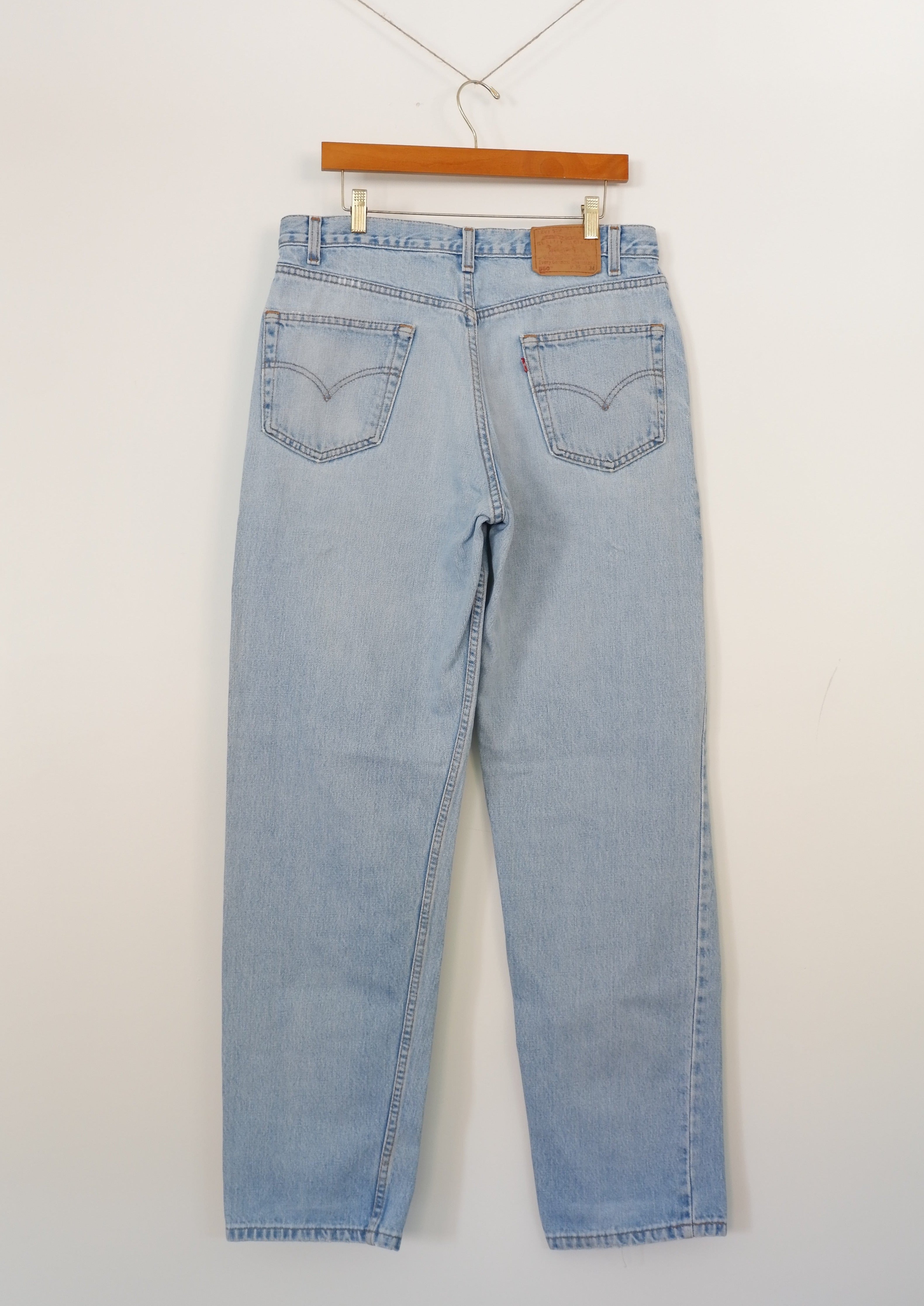 Levis Vintage 550 Relaxed Fit Light Wash Jeans - 36