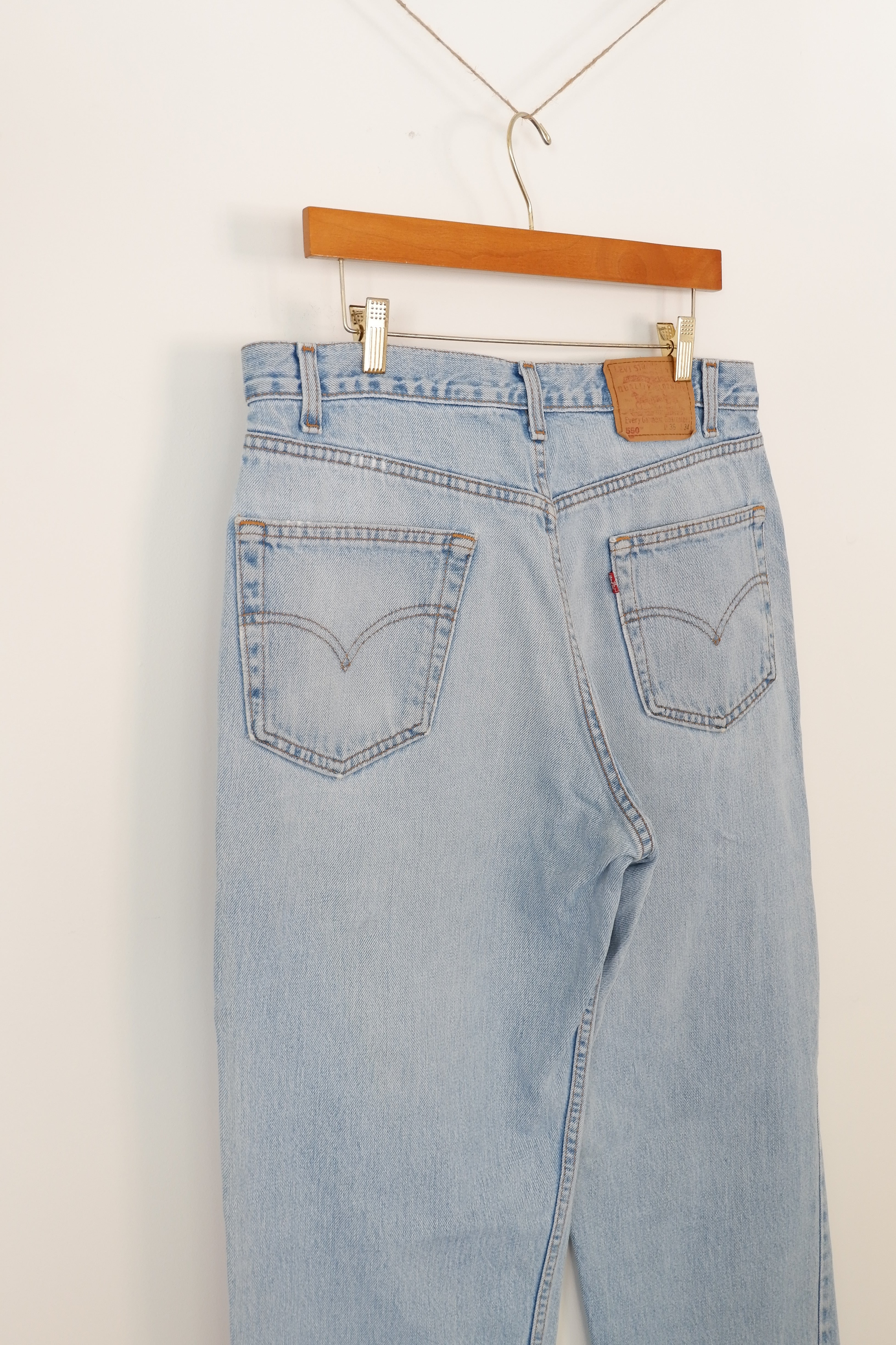 Levis Vintage 550 Relaxed Fit Light Wash Jeans - 36