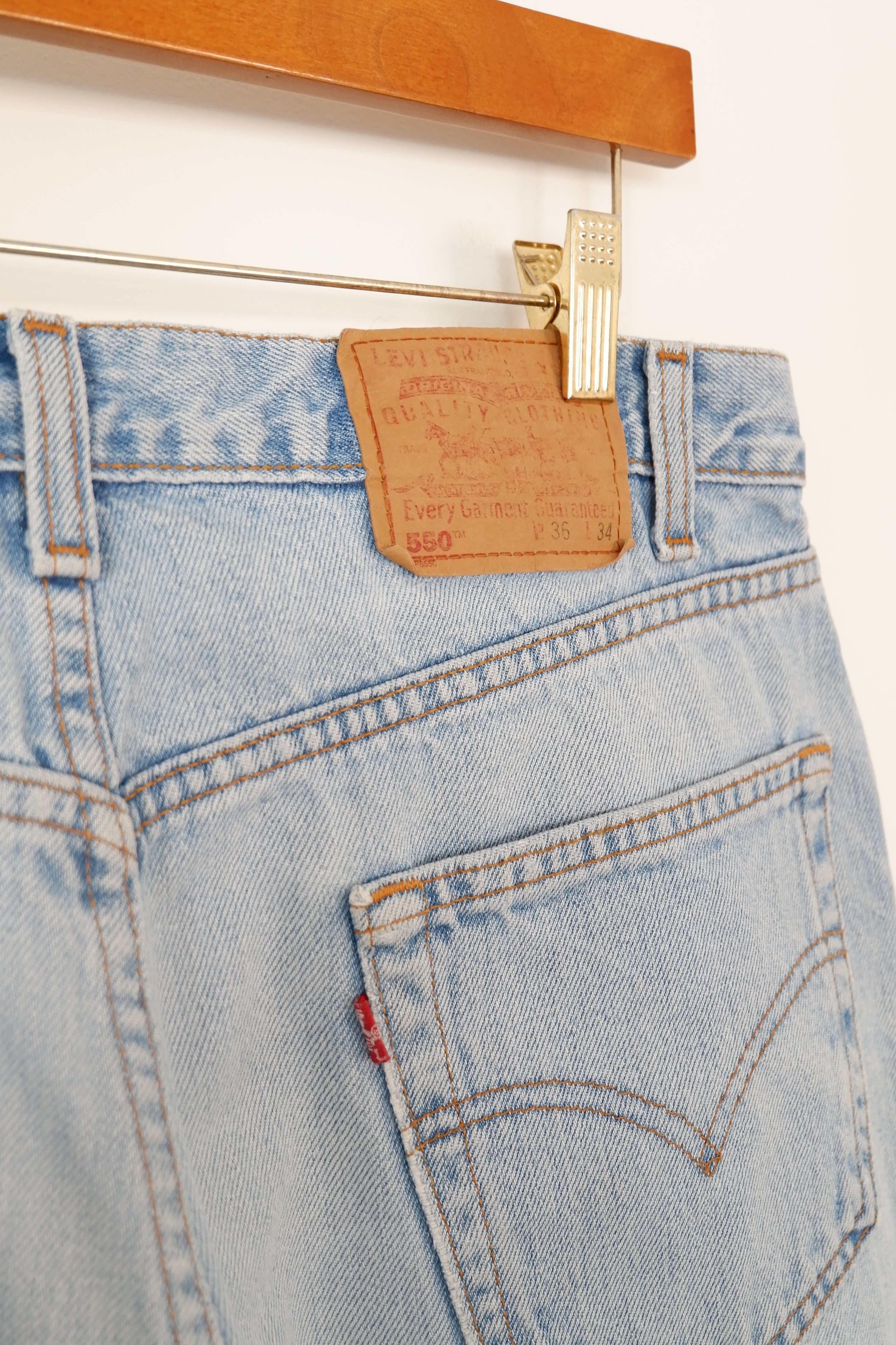 Levis Vintage 550 Relaxed Fit Light Wash Jeans - 36