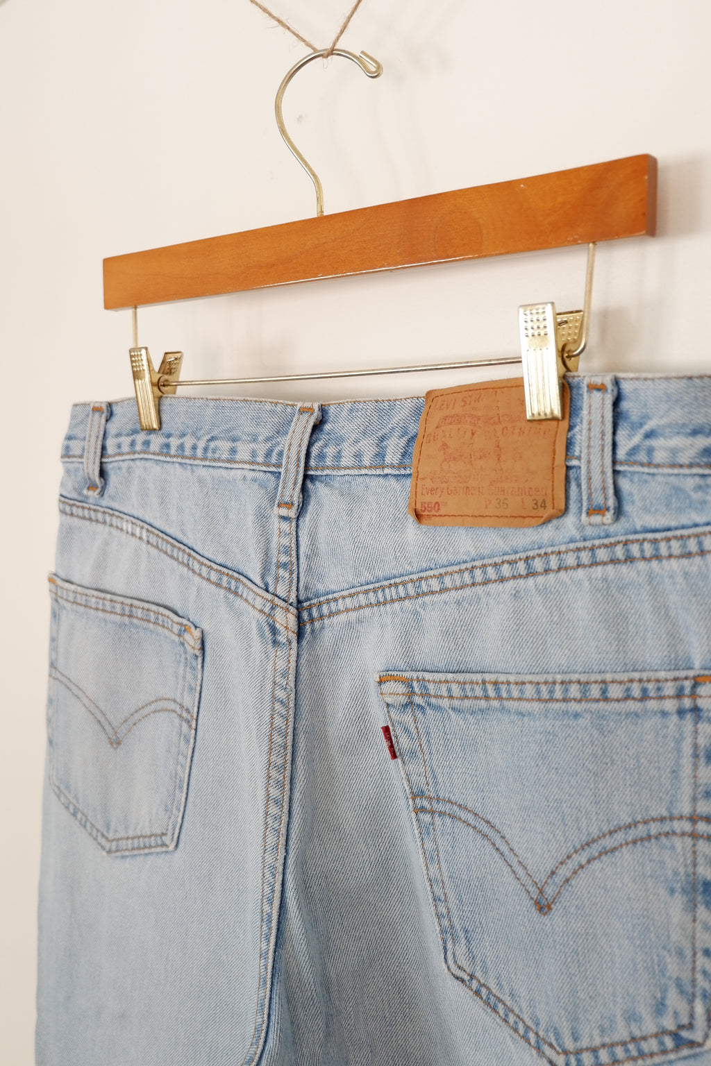 Levis Vintage 550 Relaxed Fit Light Wash Jeans - 36