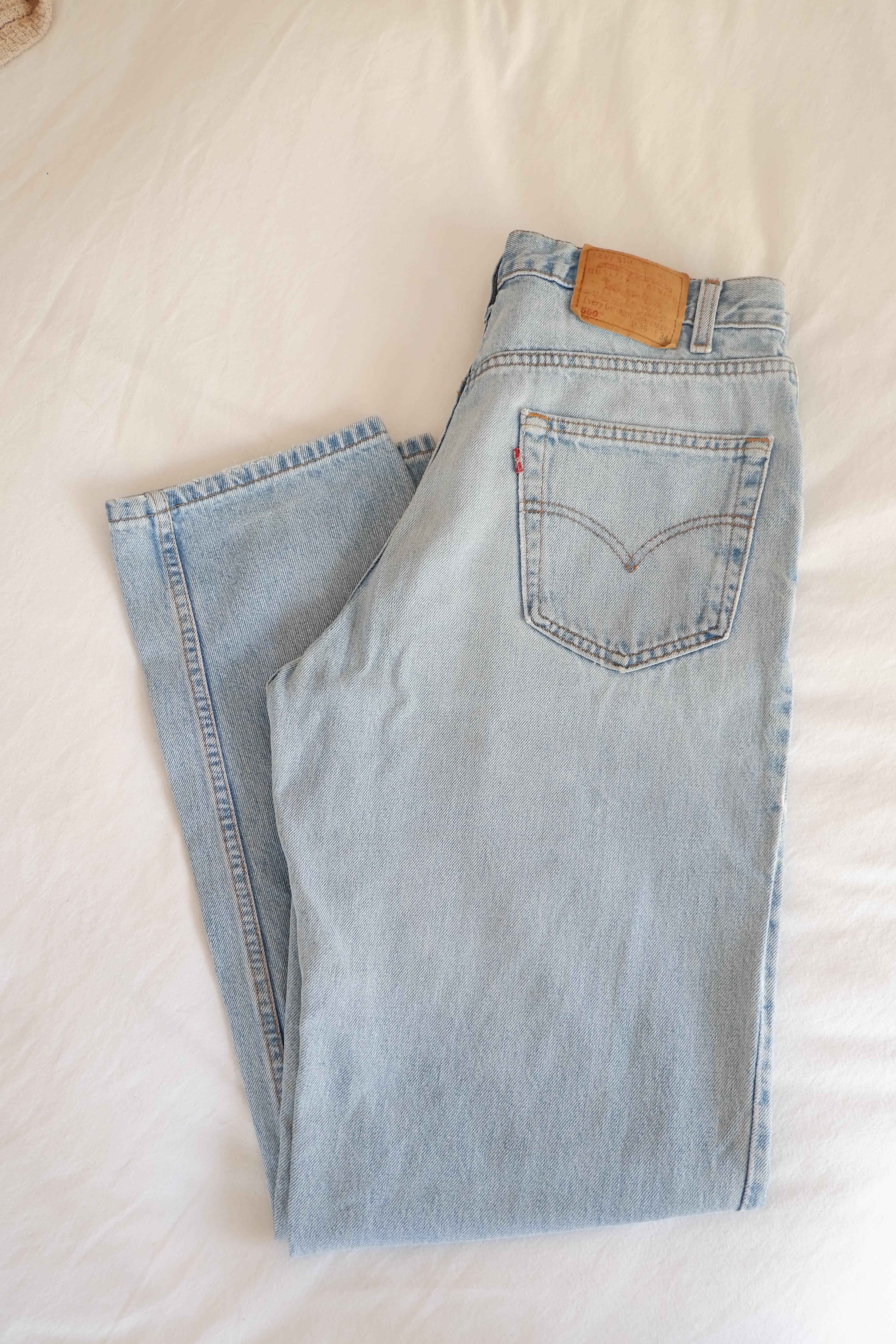 Levis Vintage 550 Relaxed Fit Light Wash Jeans - 36