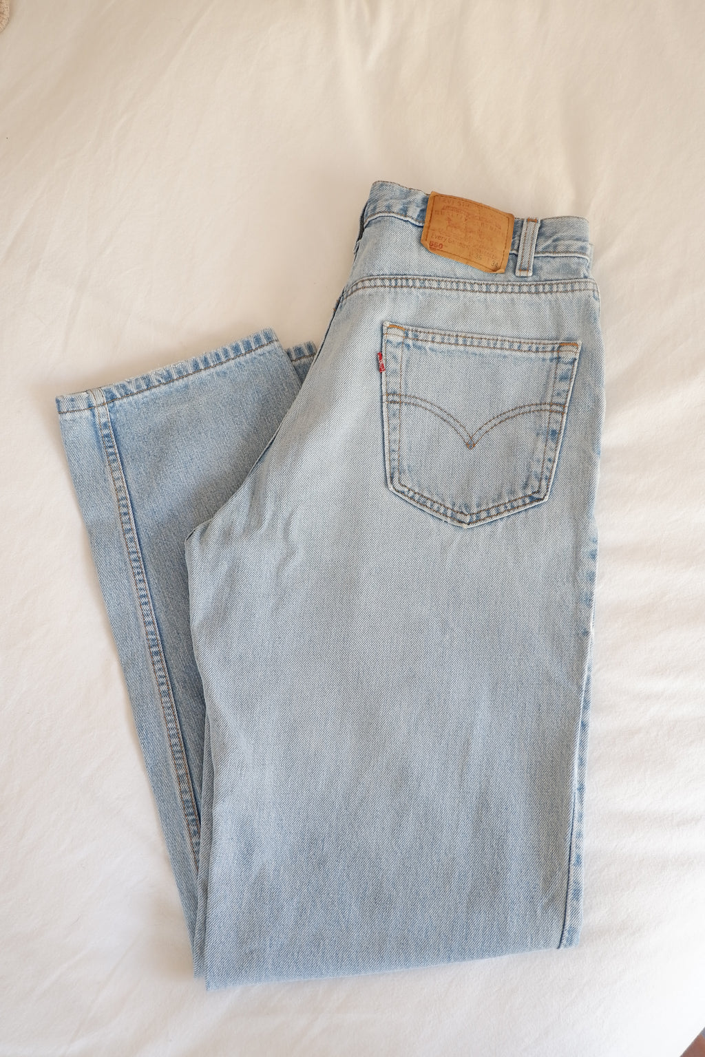 Levis Vintage 550 Relaxed Fit Light Wash Jeans - 36